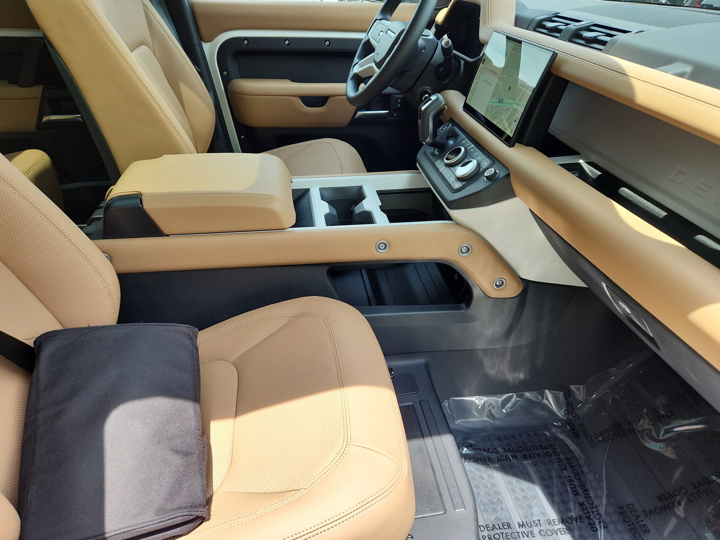2025 Land Rover Defender 110 S photo 3
