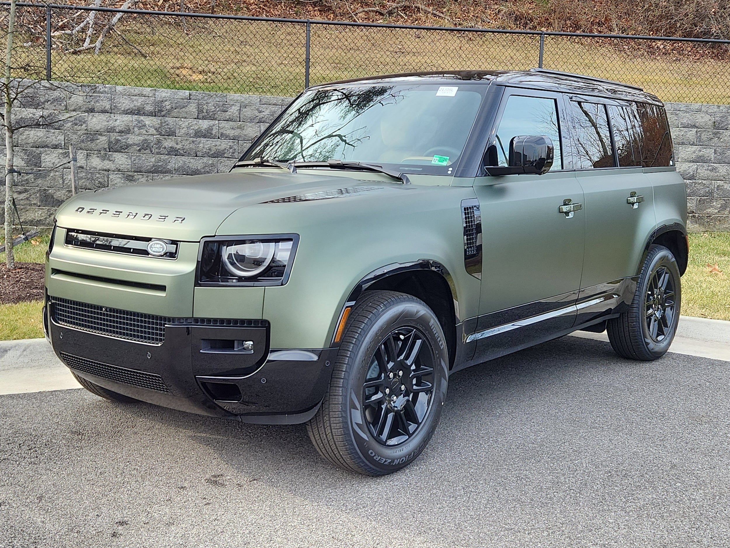 2026 Land Rover Defender X-Dynamic SE's photo