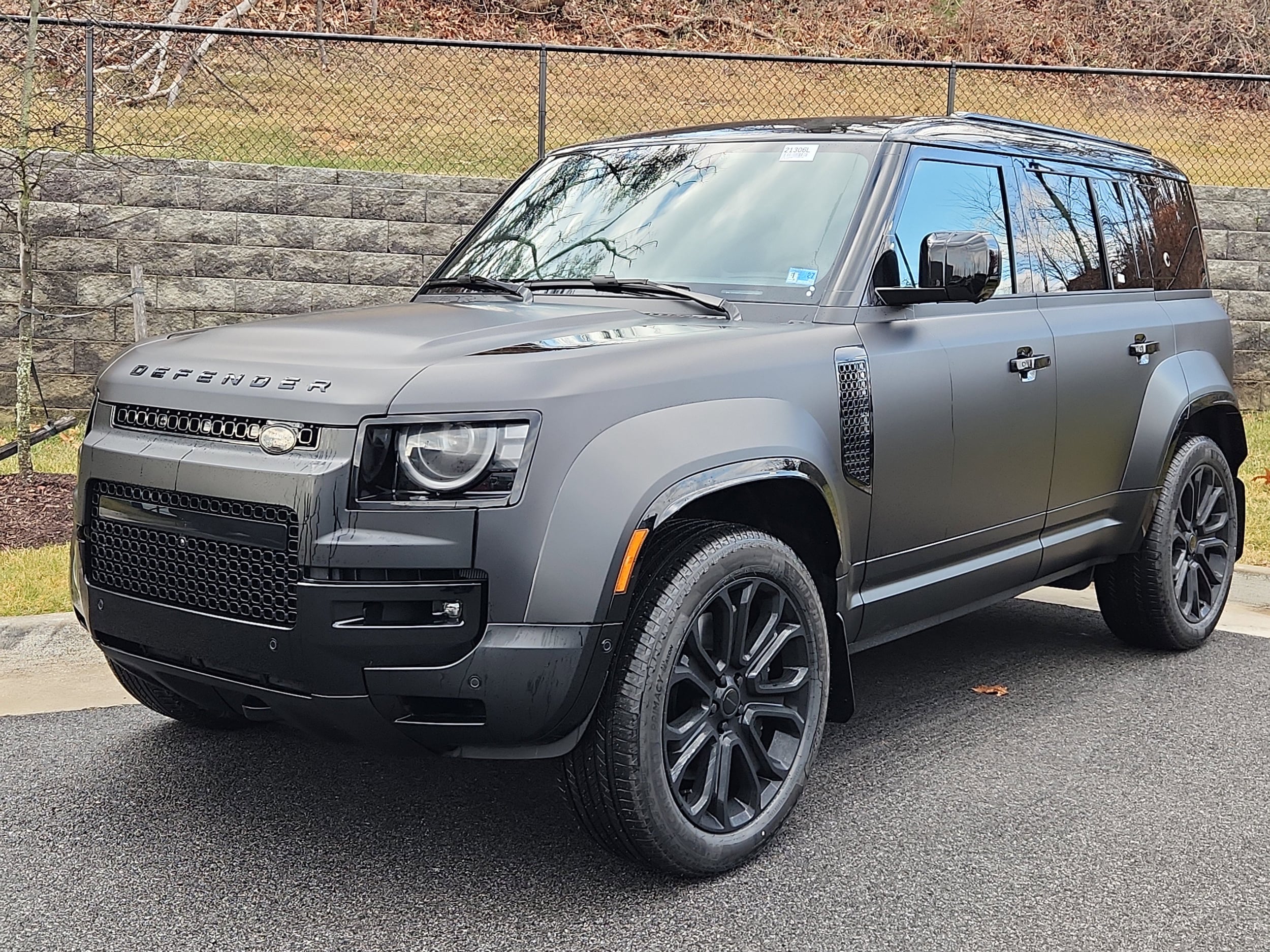 2026 Land Rover Defender OCTA Black's photo