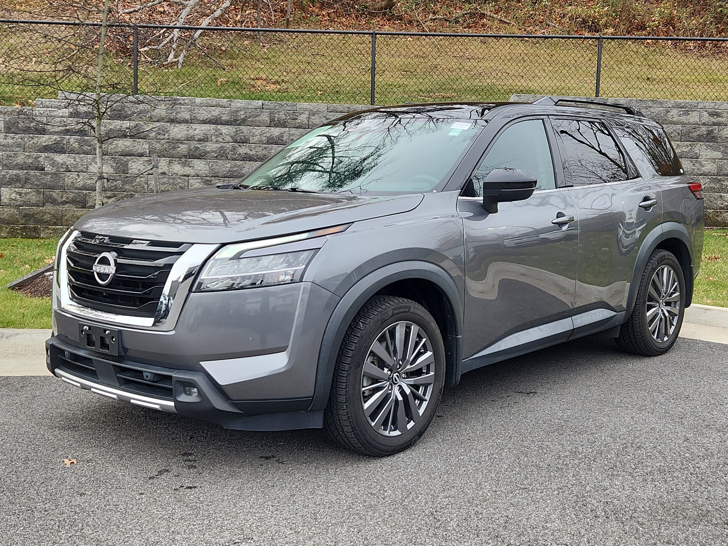 2022 Nissan Pathfinder SL