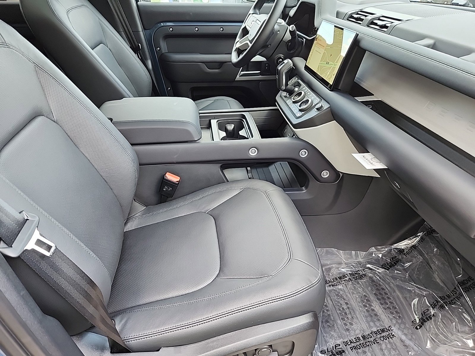 2024 Land Rover Defender 110 SE photo 3