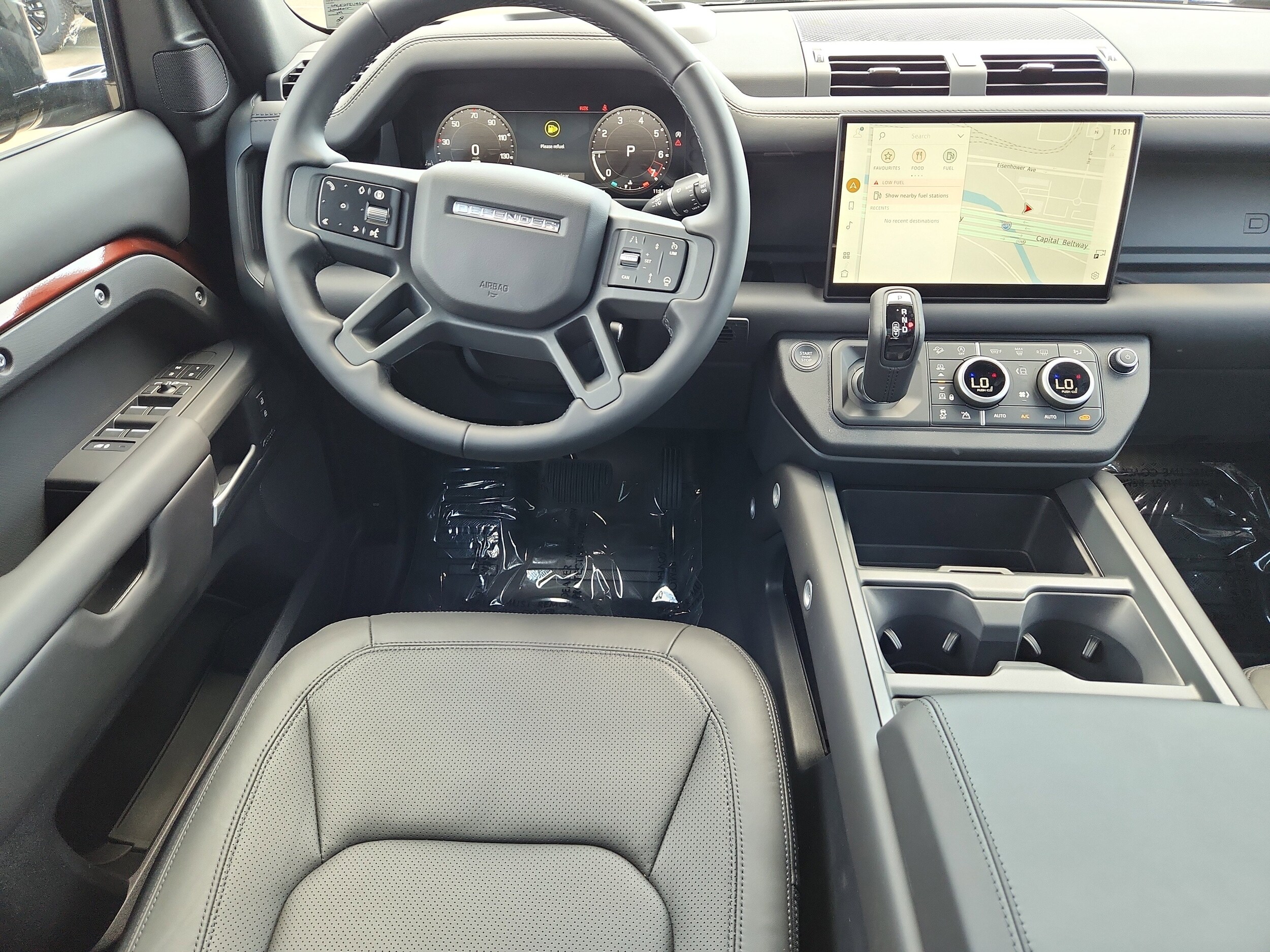2025 Land Rover Defender 130 X-Dynamic SE photo 4