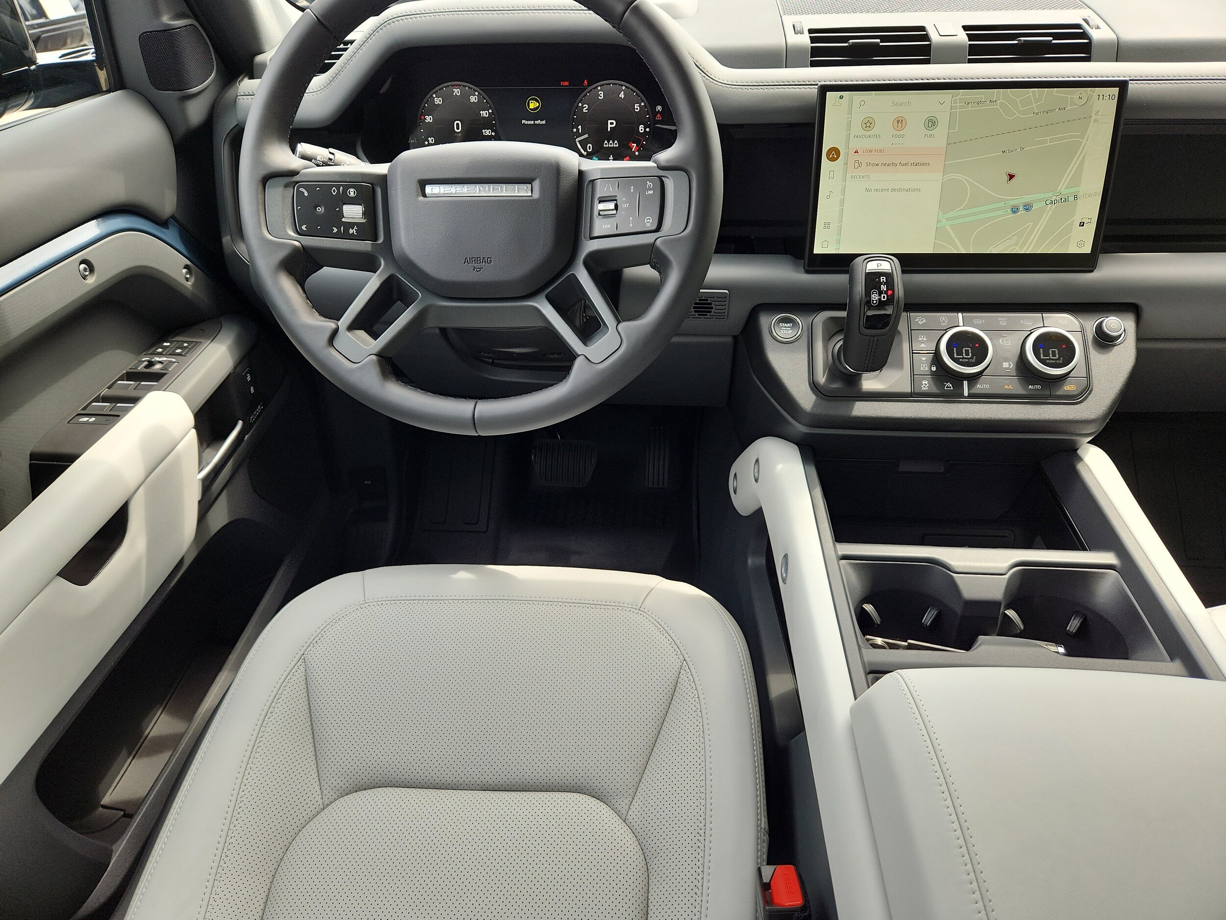 2025 Land Rover Defender 110 X-Dynamic SE photo 3