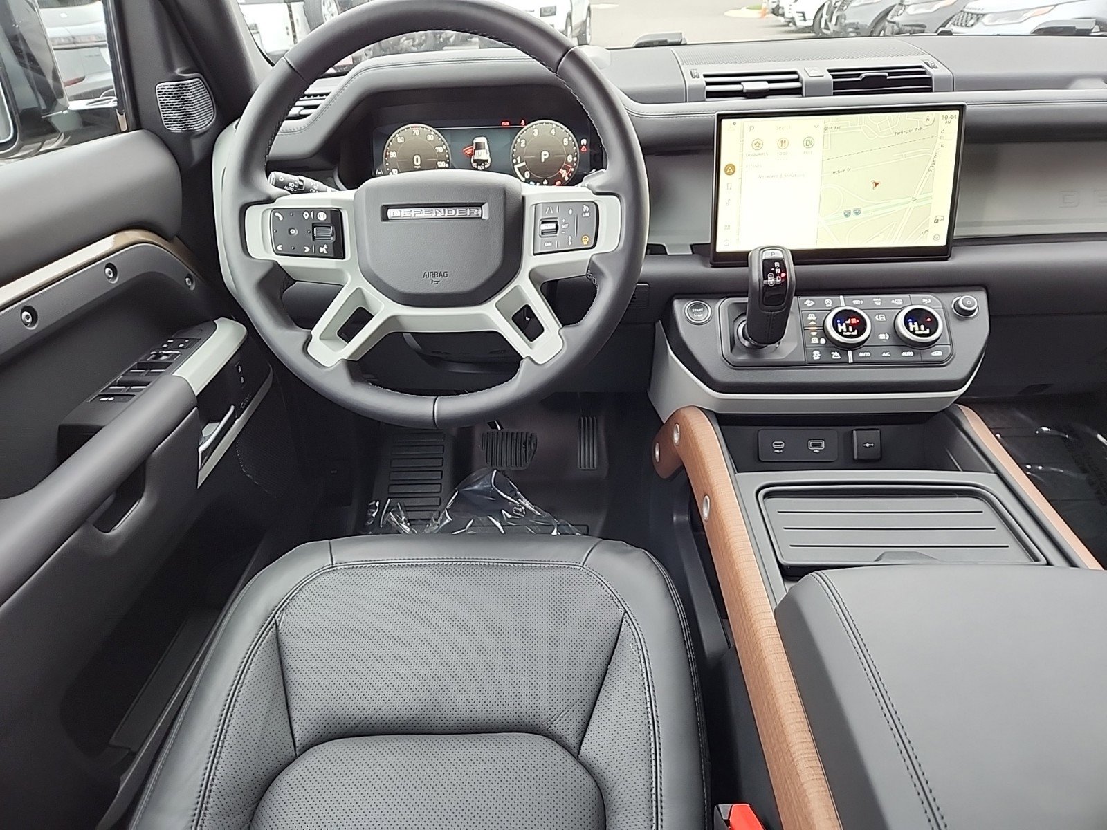 2024 Land Rover Defender 110 SE photo 4