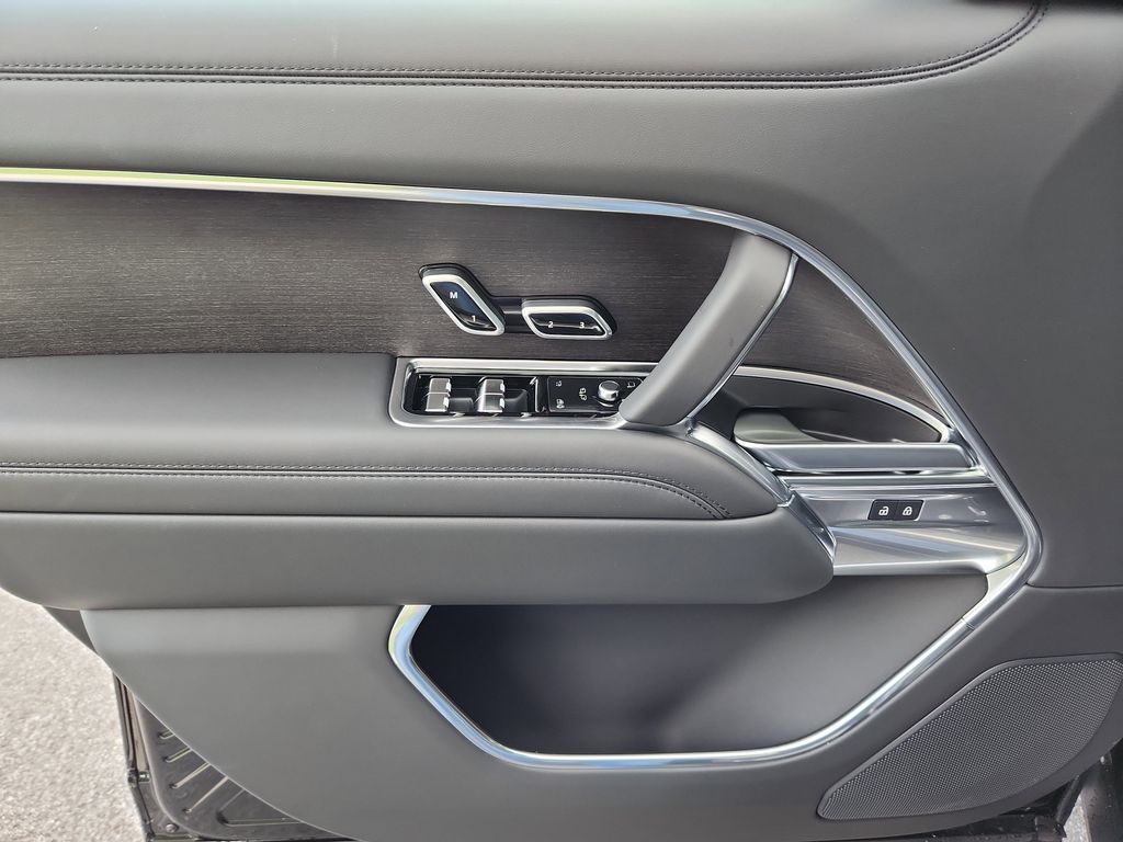 2025 Land Rover Range Rover SE - Photo 24