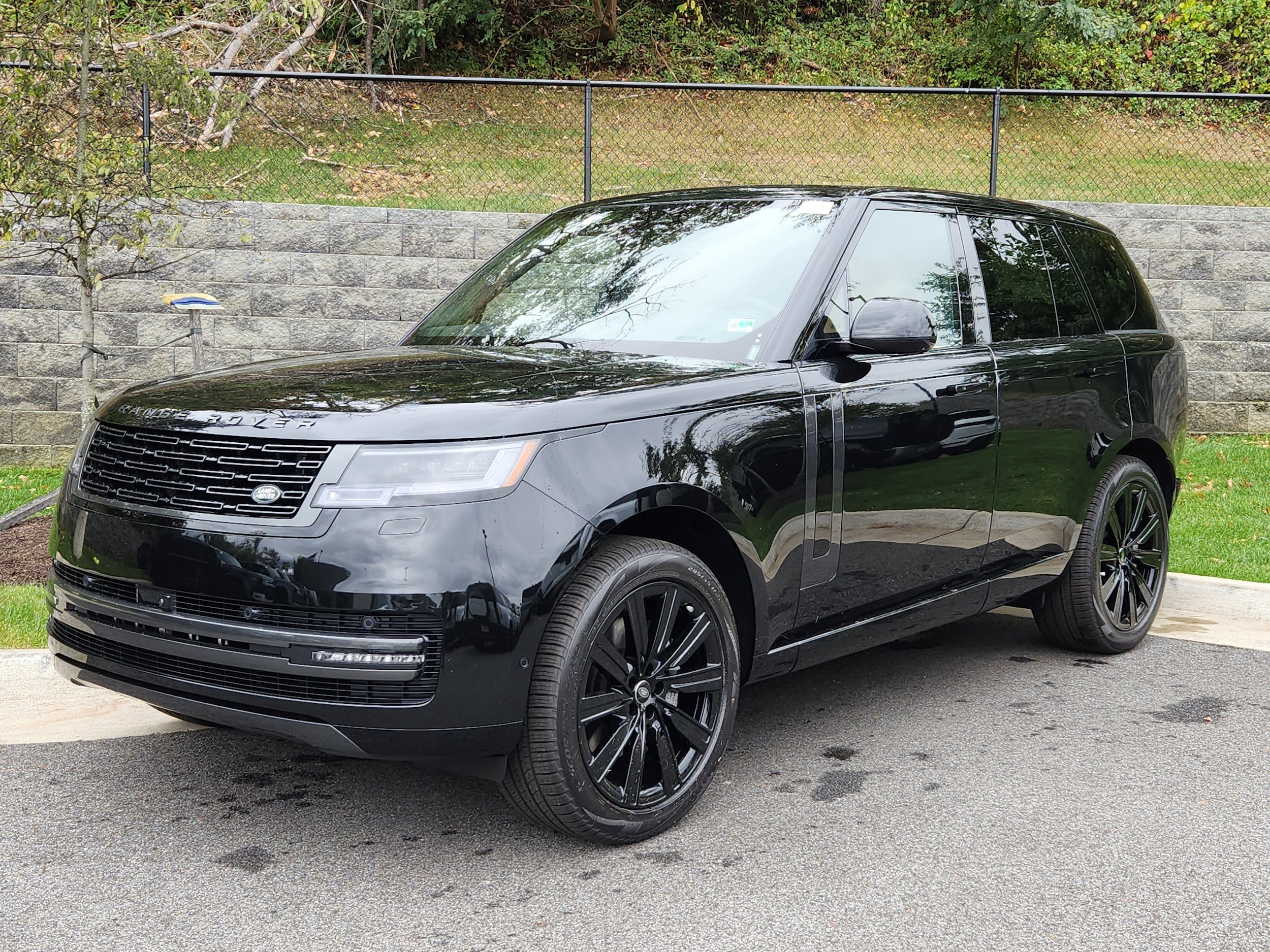 2025 Land Rover Range Rover SE's photo