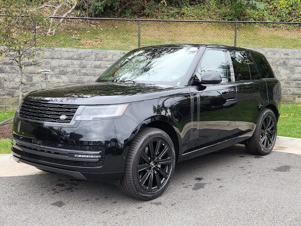 New 2025 Land Rover Range Rover SE P400 SE SWB