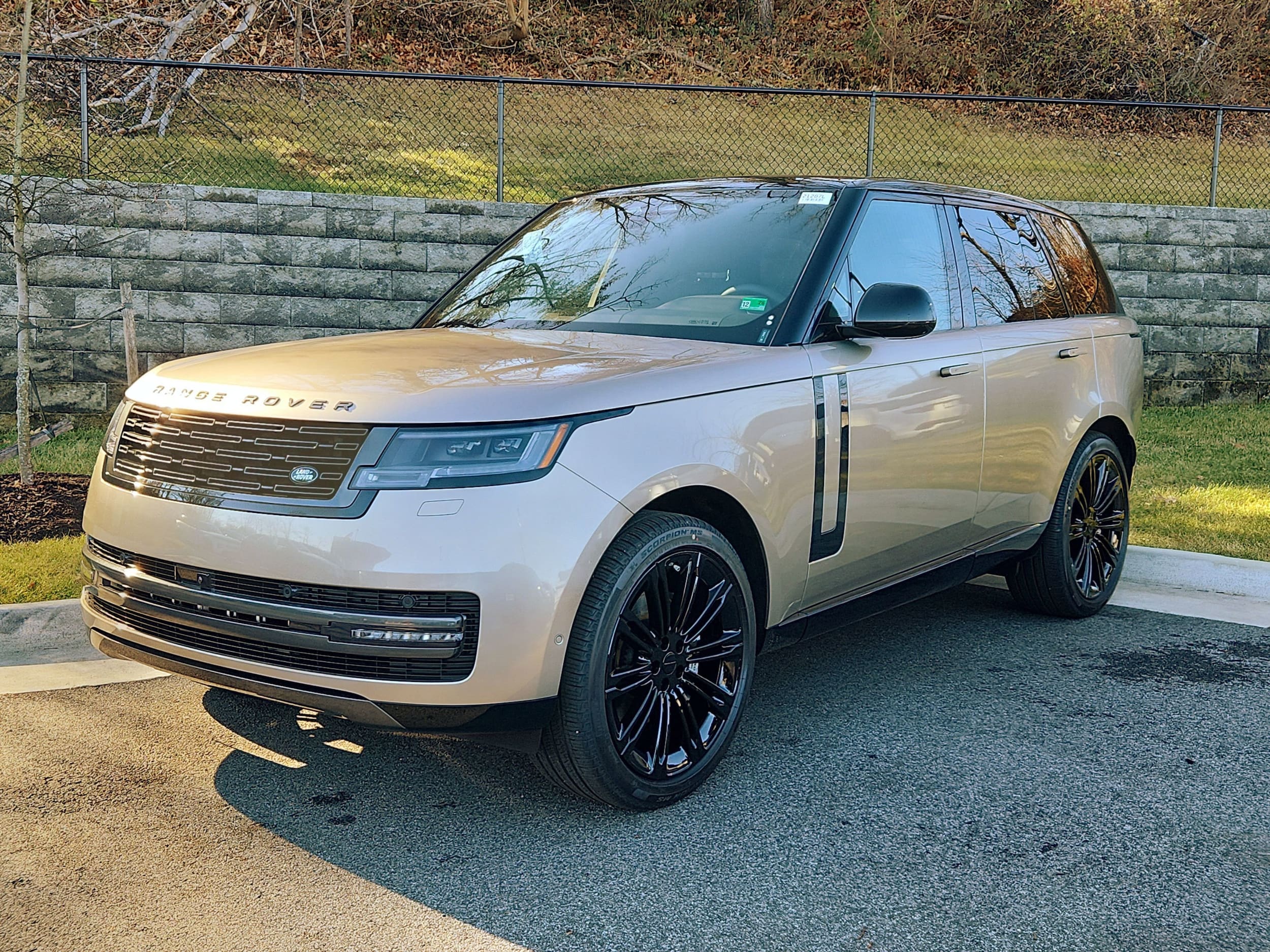 2026 Land Rover Range Rover SE's photo