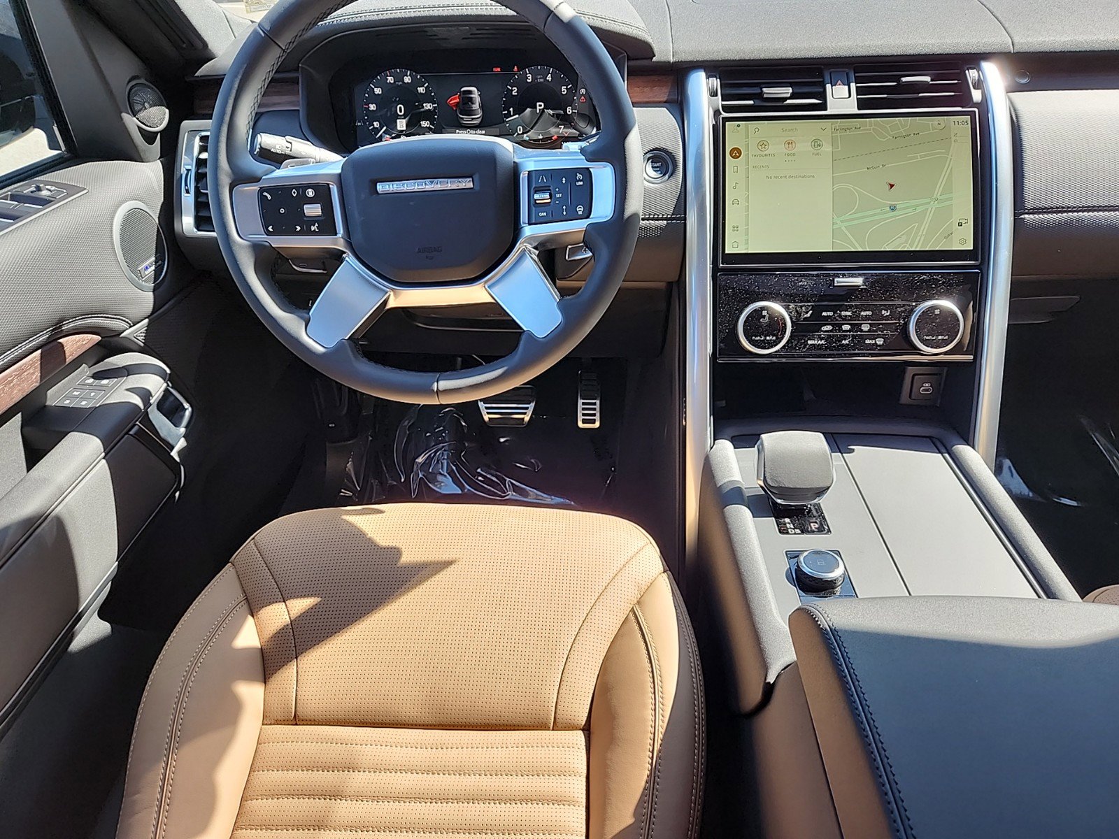 2024 Land Rover Discovery P300 Dynamic SE photo 4