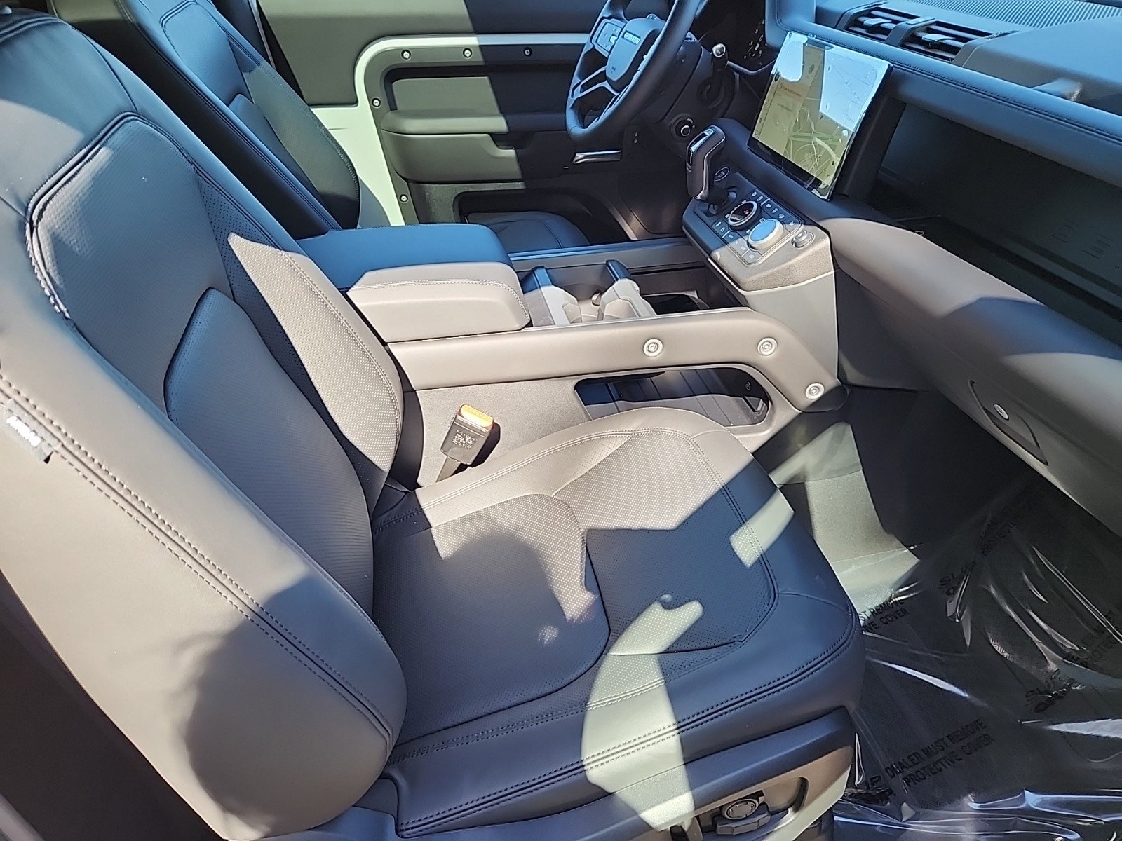 2025 Land Rover Defender 90 S photo 3