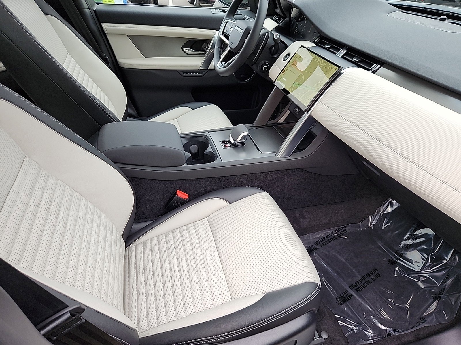 2024 Land Rover Discovery Sport Dynamic SE photo 3