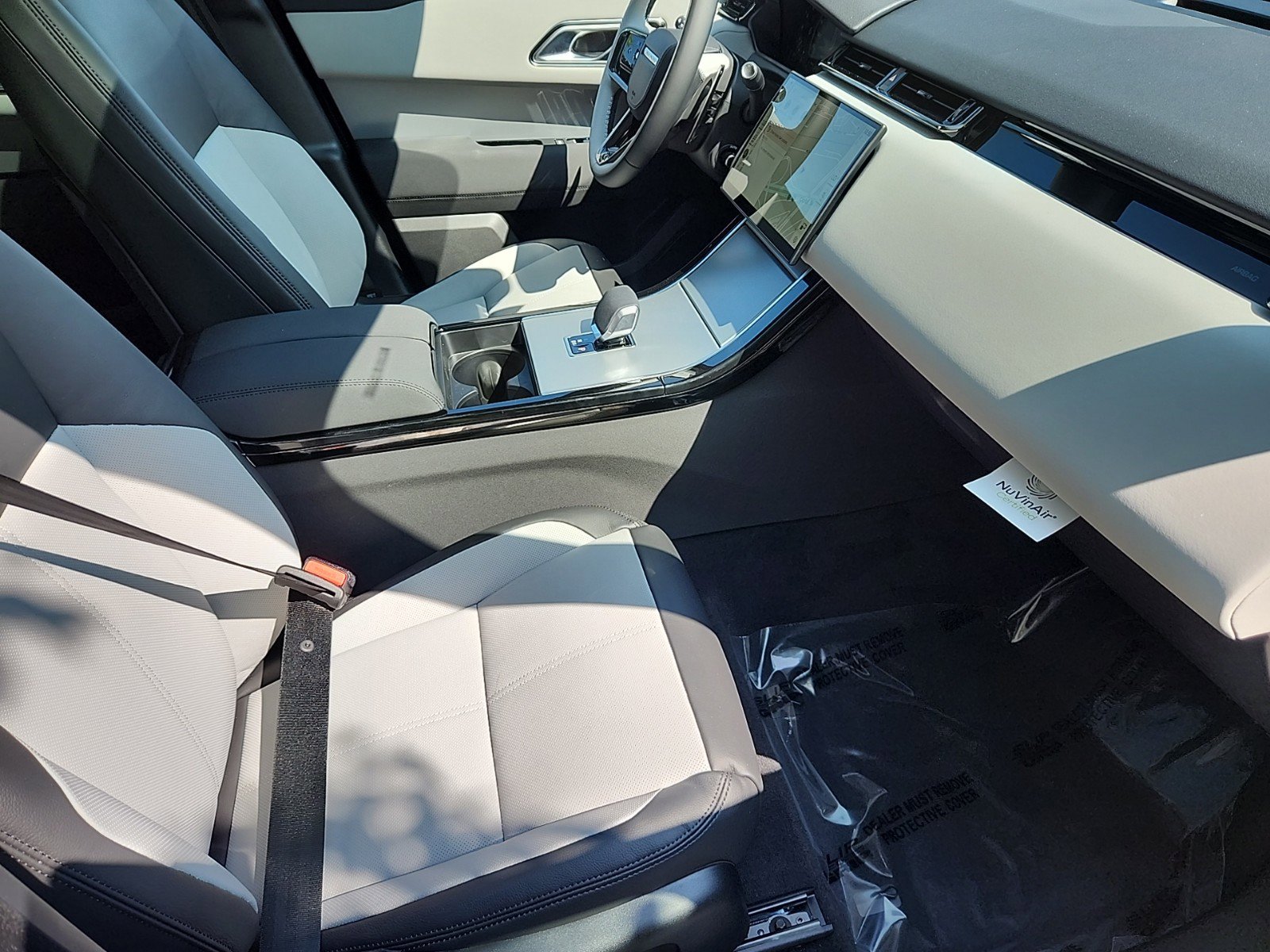 2025 Land Rover Range Rover Velar P250 S photo 3
