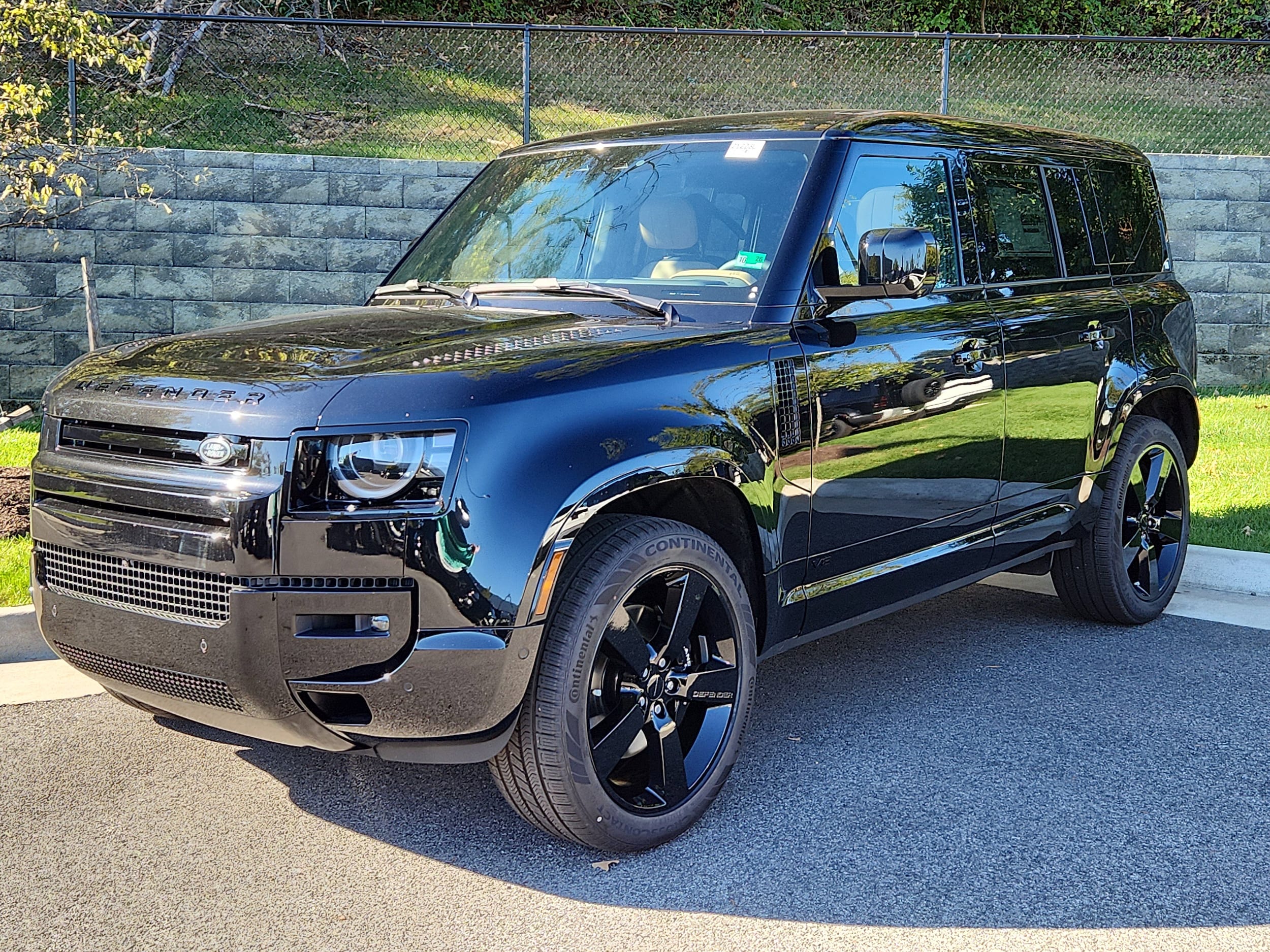 2026 Land Rover Defender V8's photo