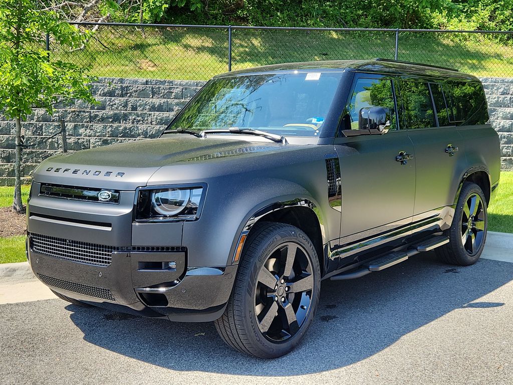 2026 Land Rover Defender 130 X-Dynamic SE P400's photo