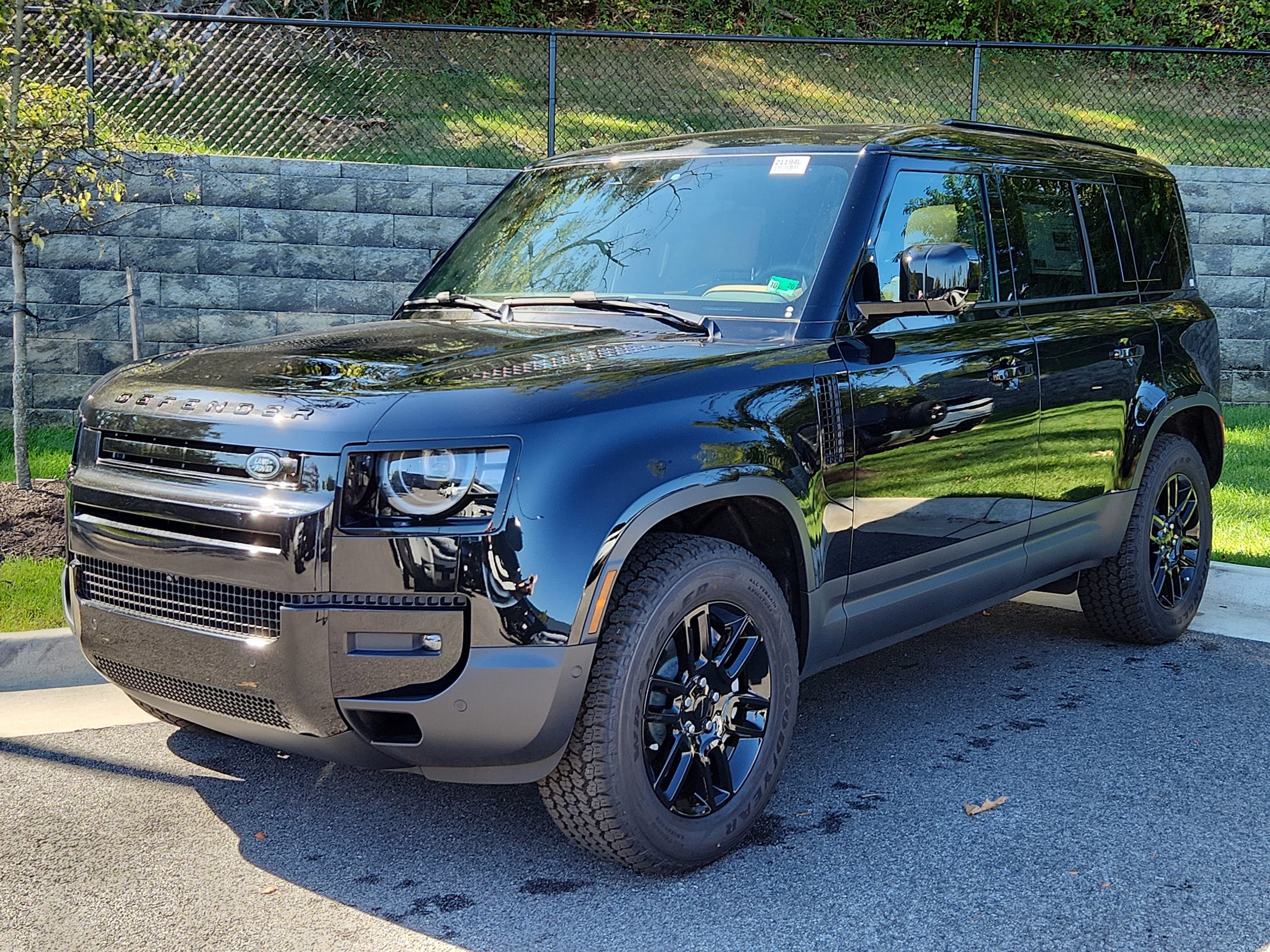 2026 Land Rover Defender S's photo