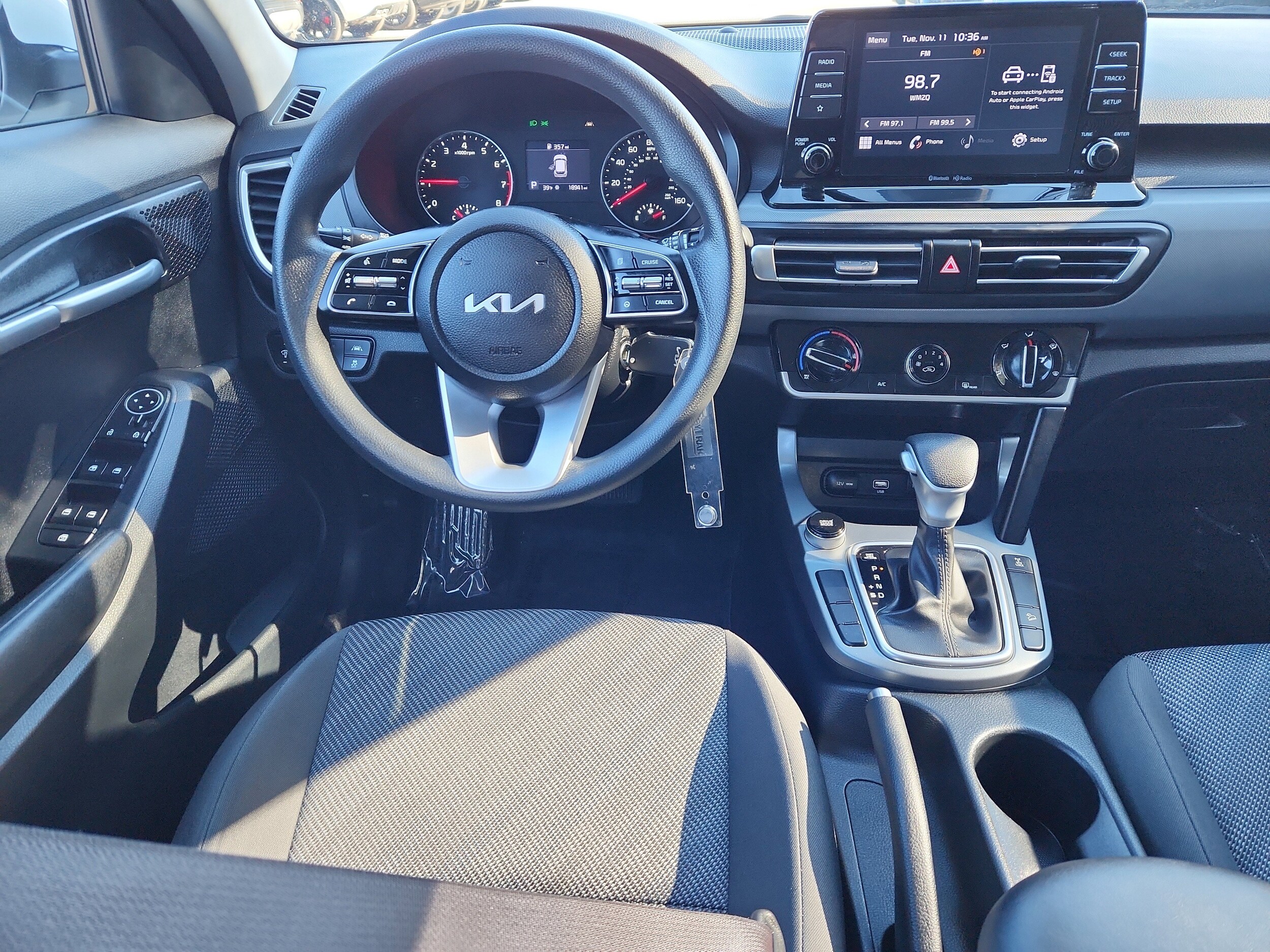 2023 Kia Seltos LX photo 4