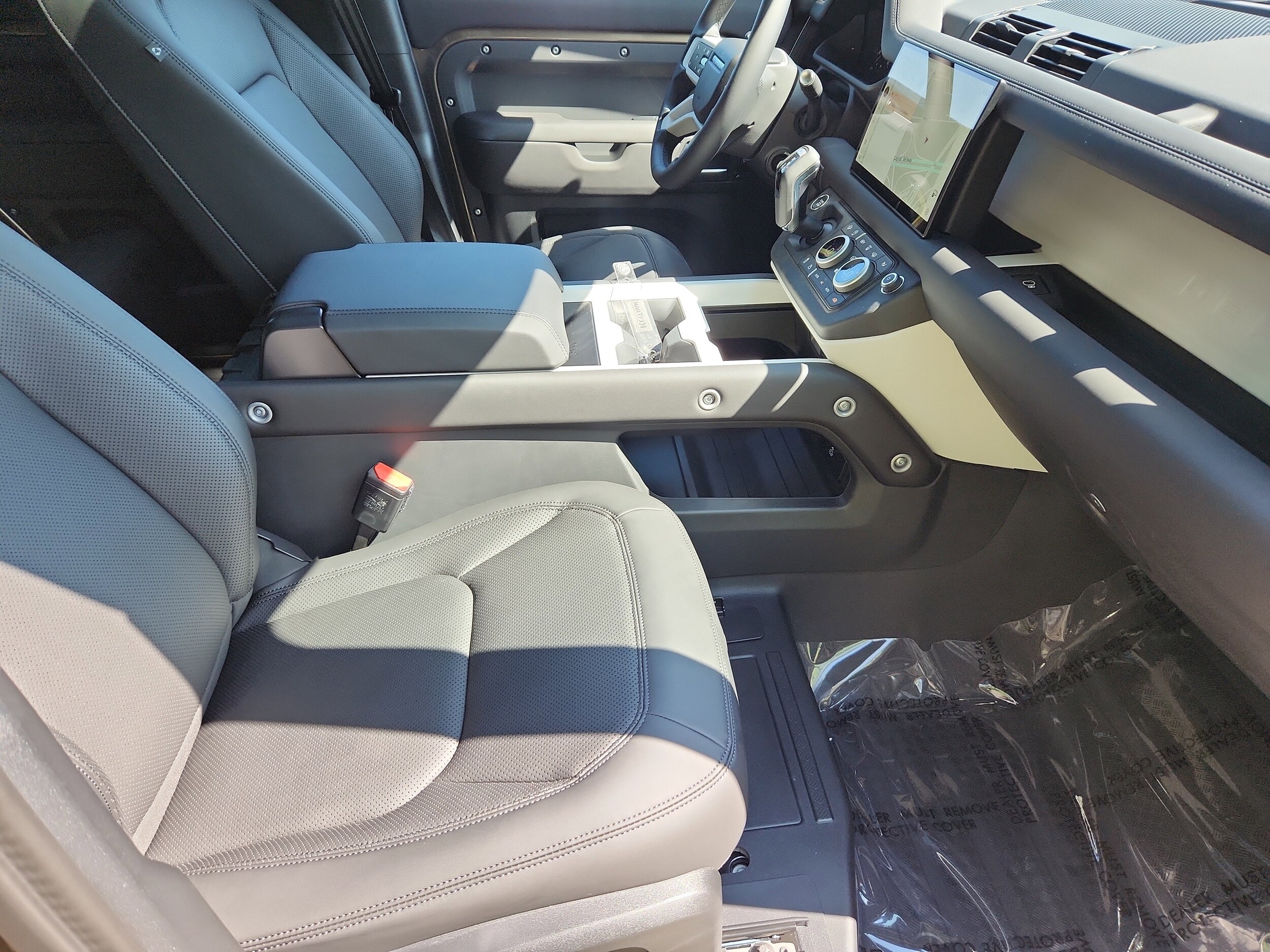 2025 Land Rover Defender 110 S photo 3