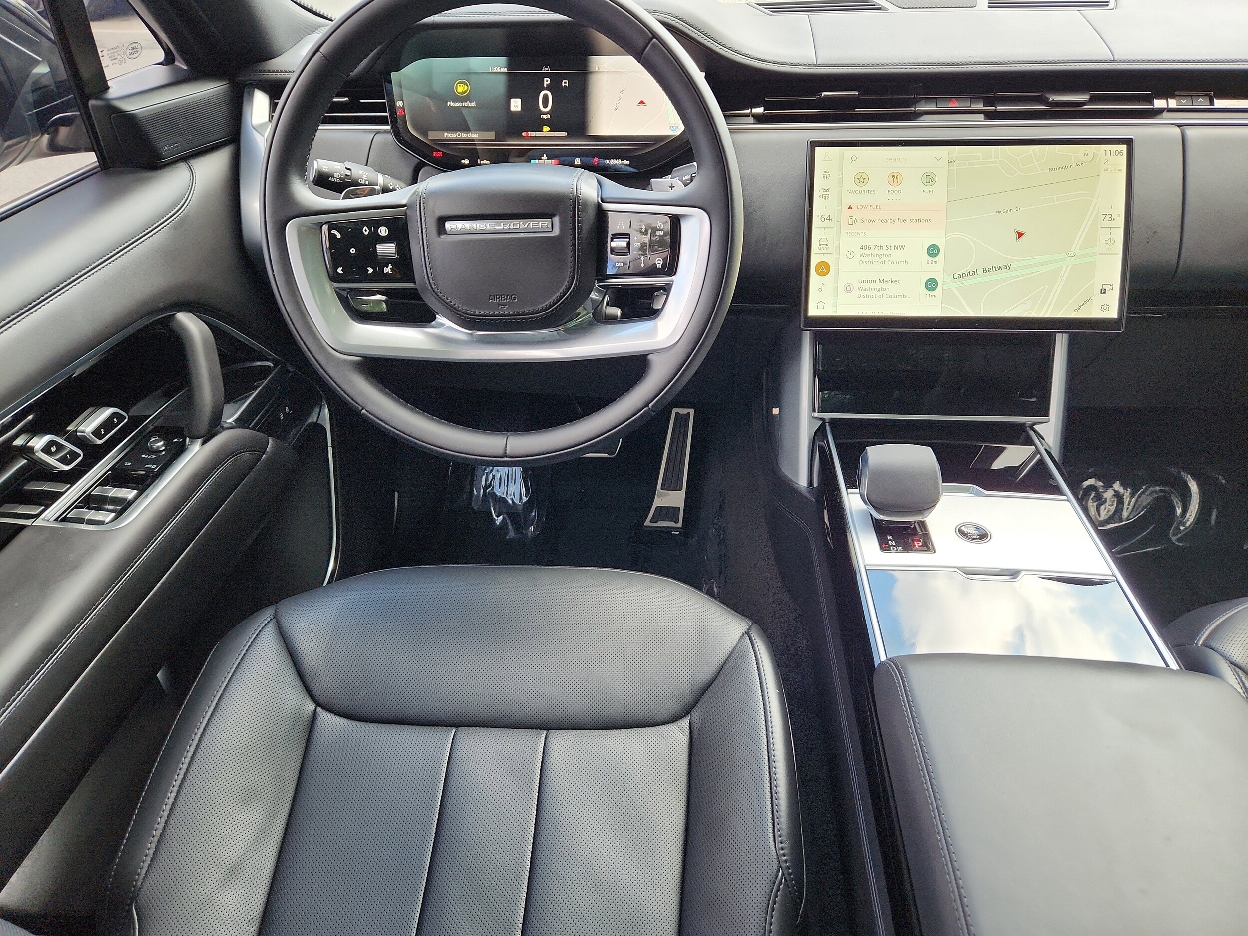 2025 Land Rover Range Rover SE photo 4