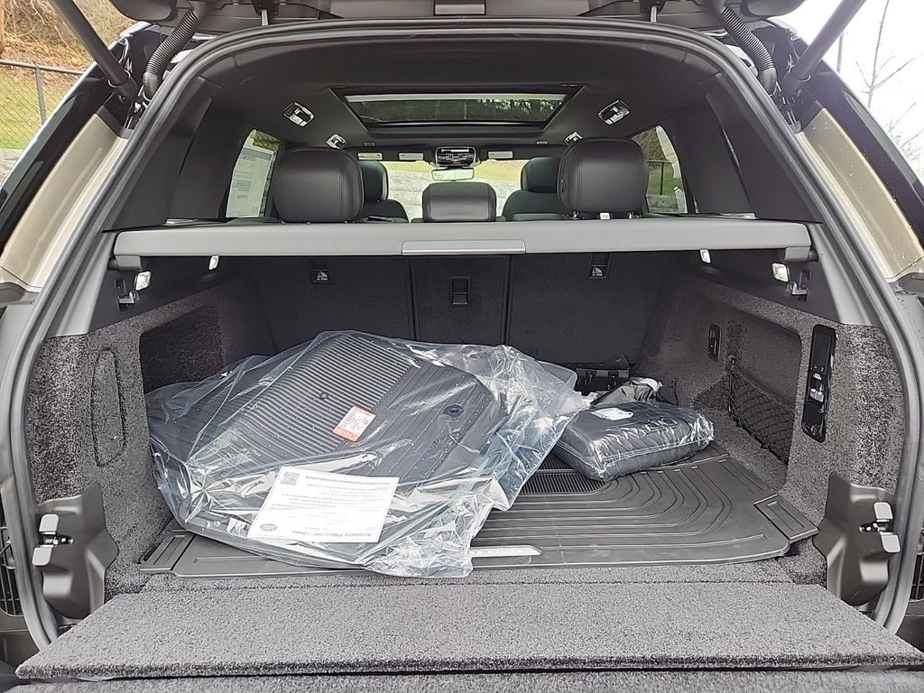 2025 Land Rover Range Rover SE - Photo 13