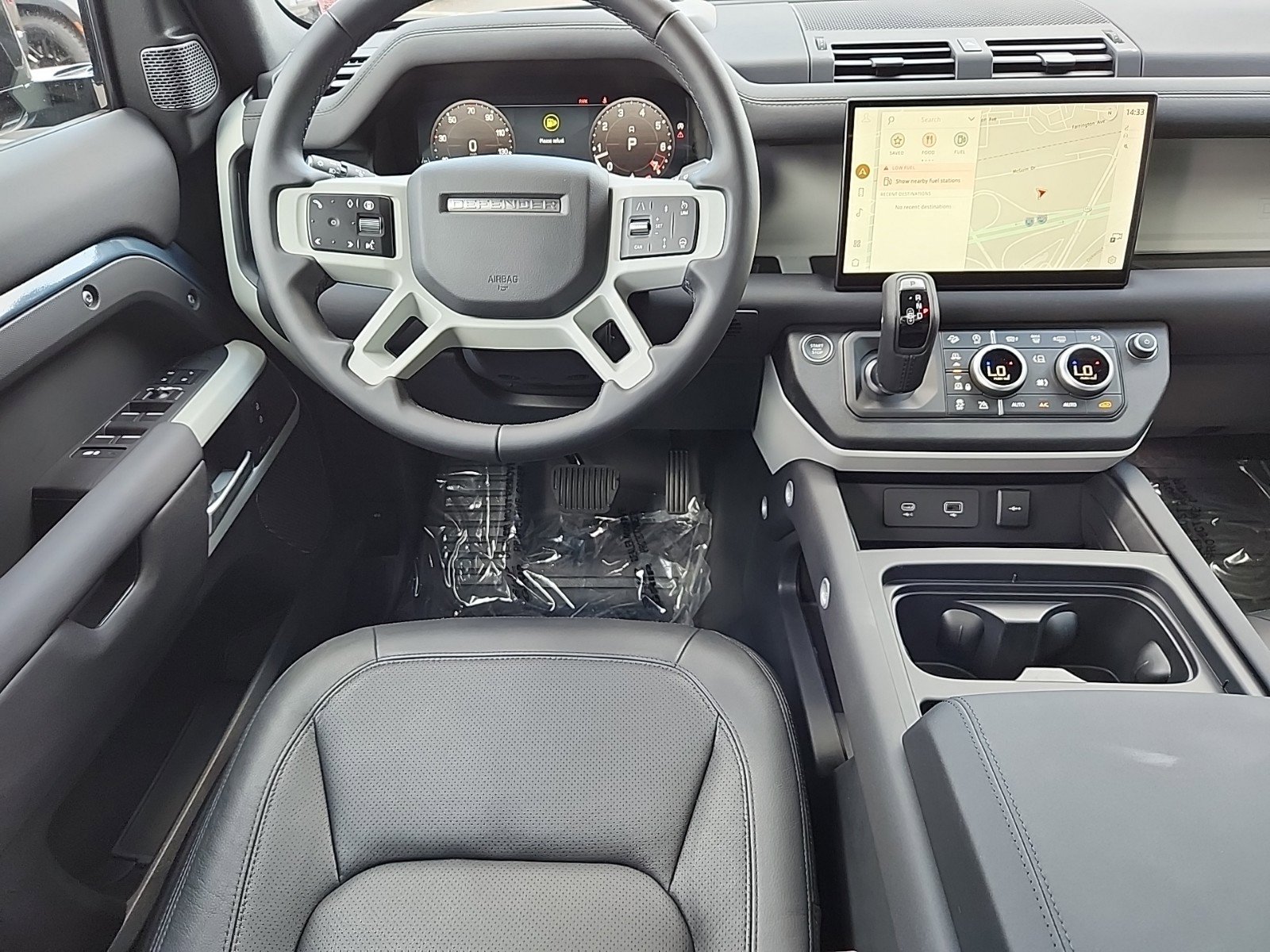 2024 Land Rover Defender 110 SE photo 4