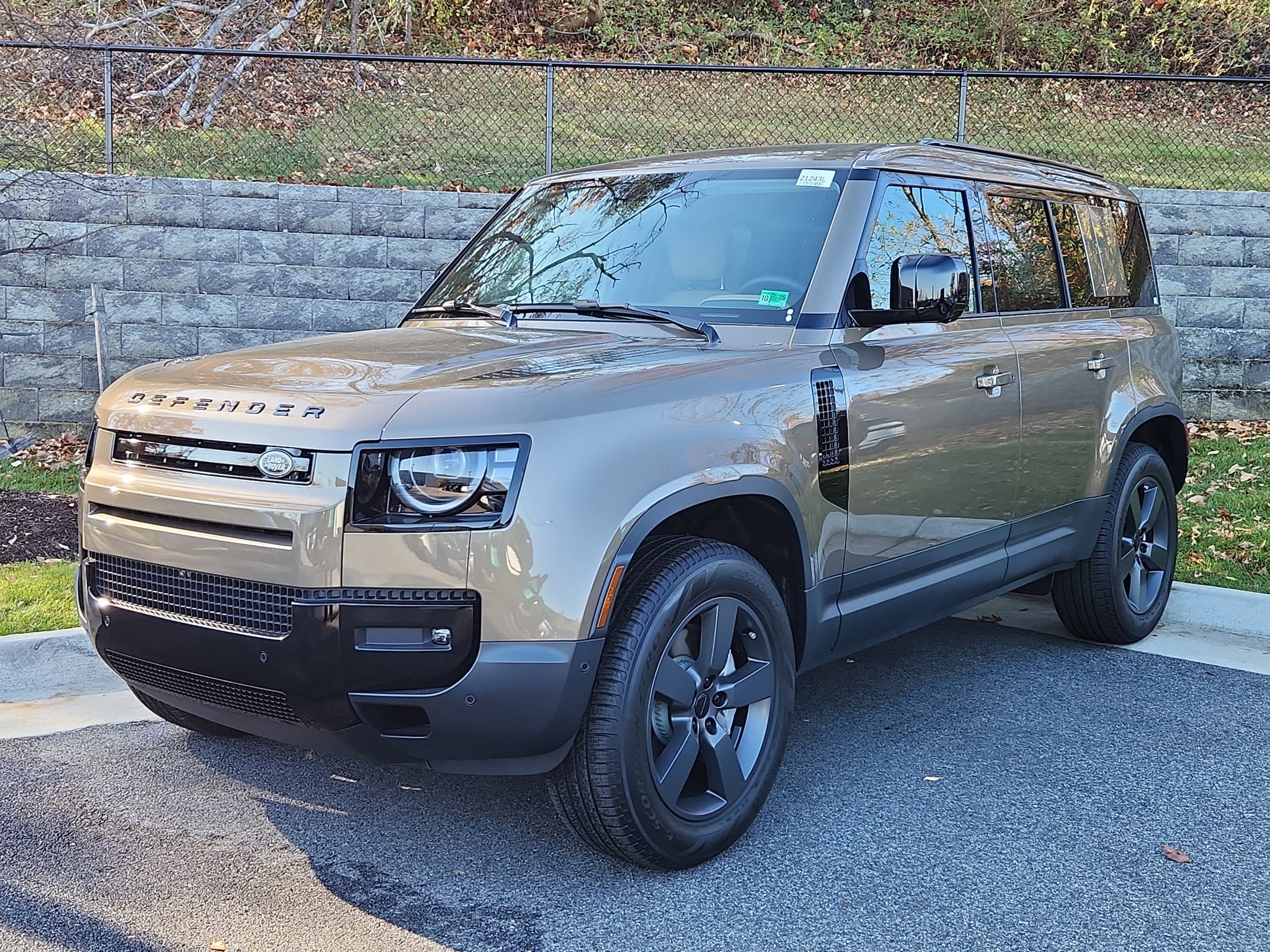 2026 Land Rover Defender S's photo