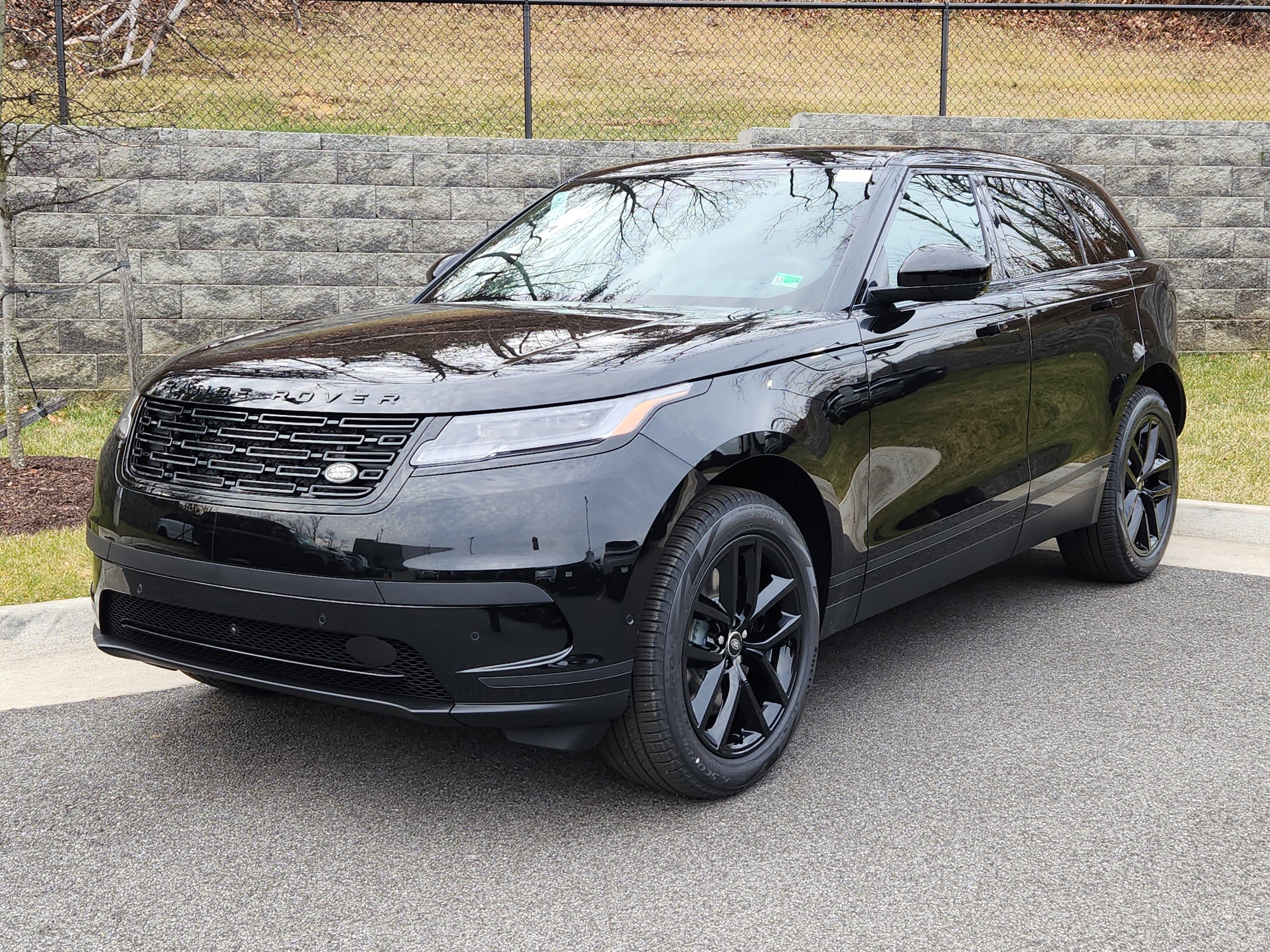 2026 Land Rover Range Rover Velar S's photo