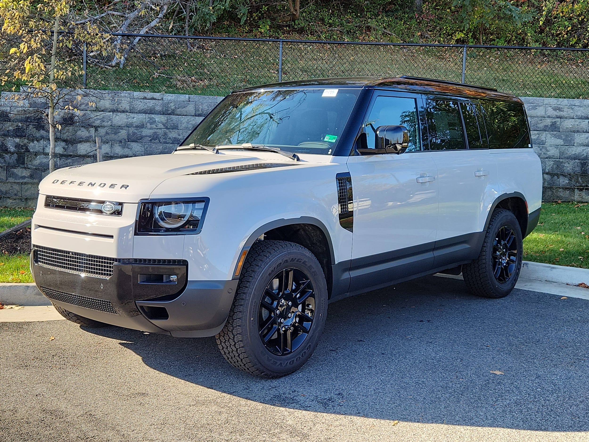 2026 Land Rover Defender S's photo