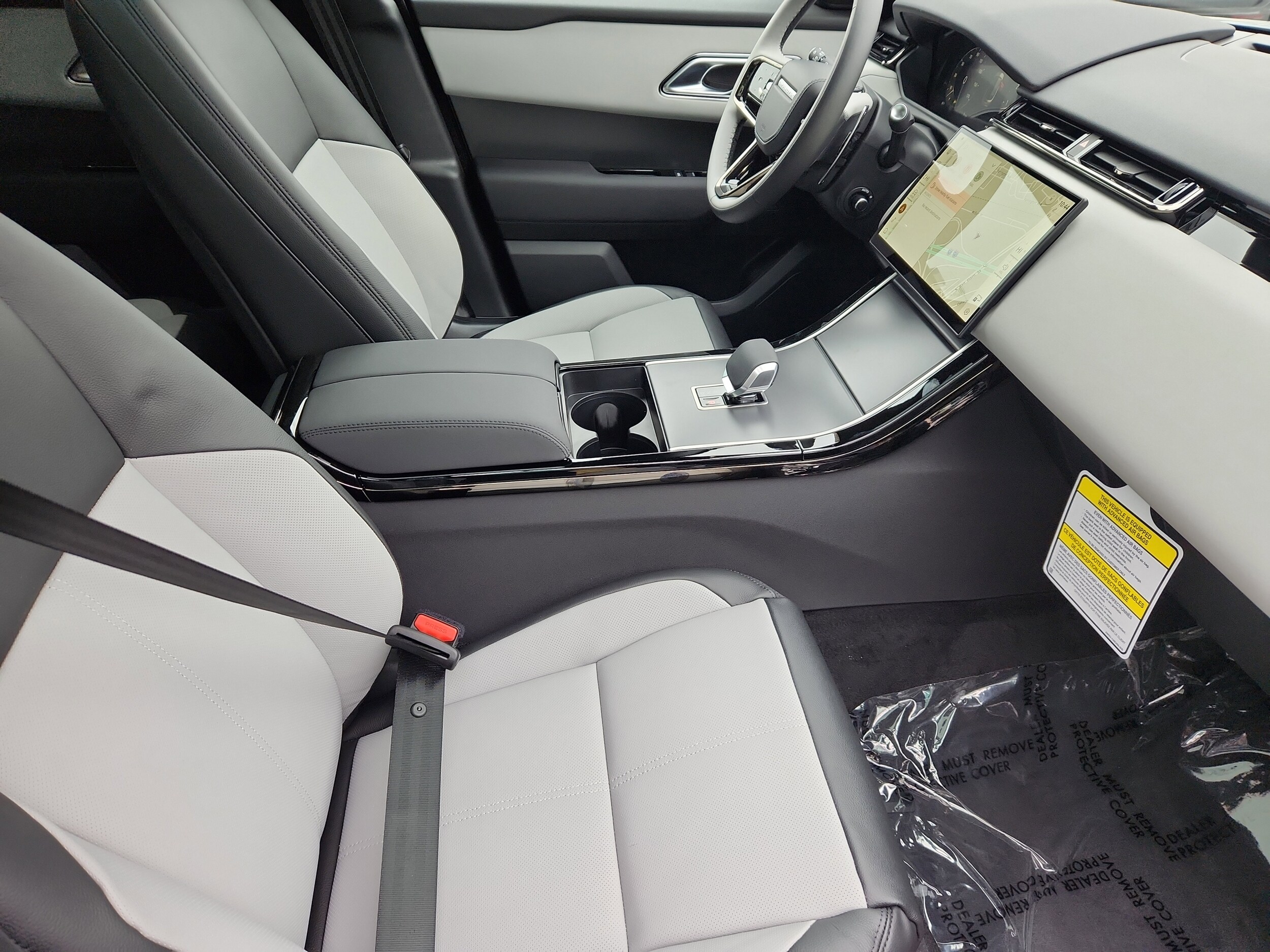 2026 Land Rover Range Rover Velar P250 S photo 3