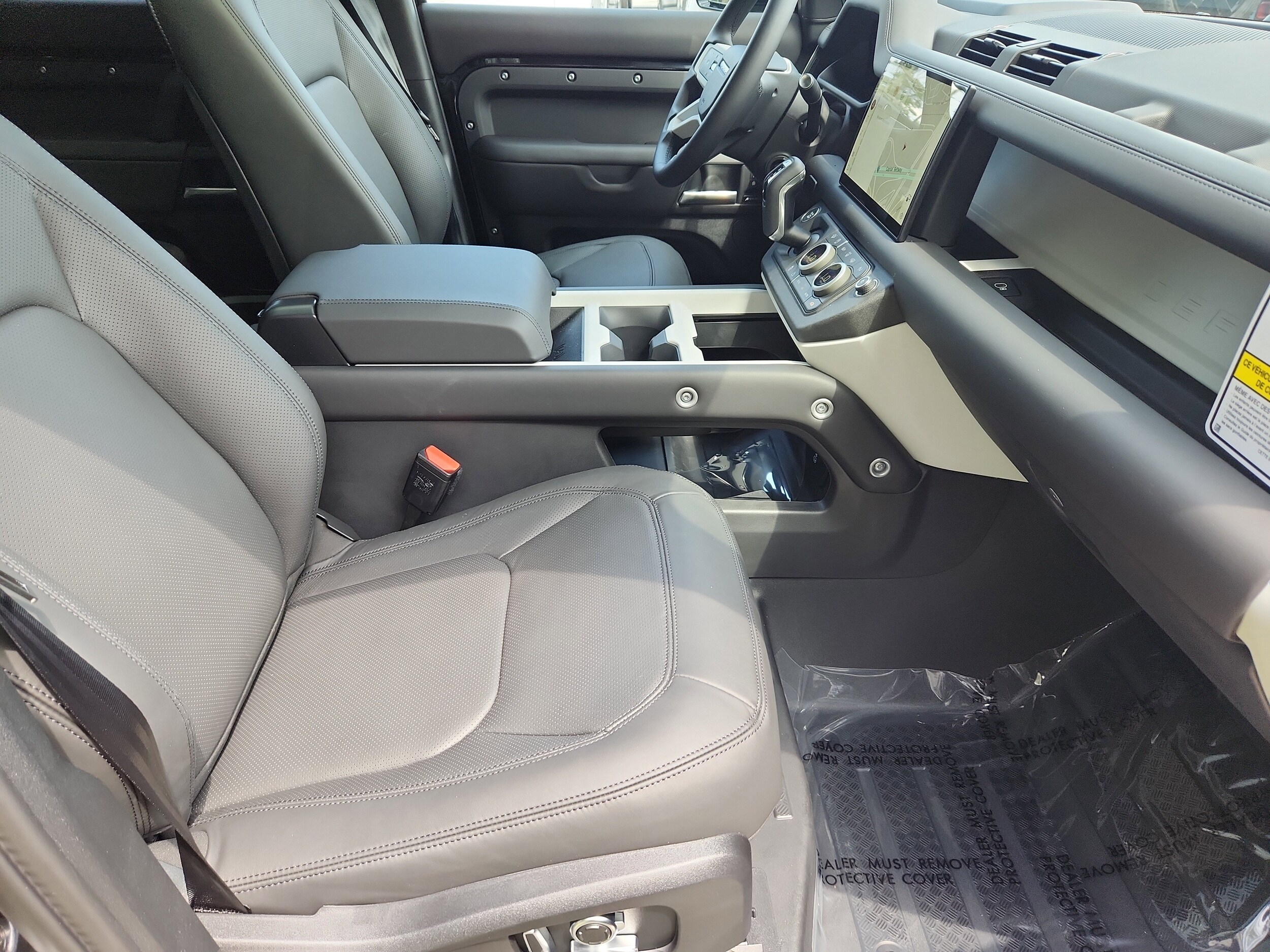 2025 Land Rover Defender 130 S photo 3