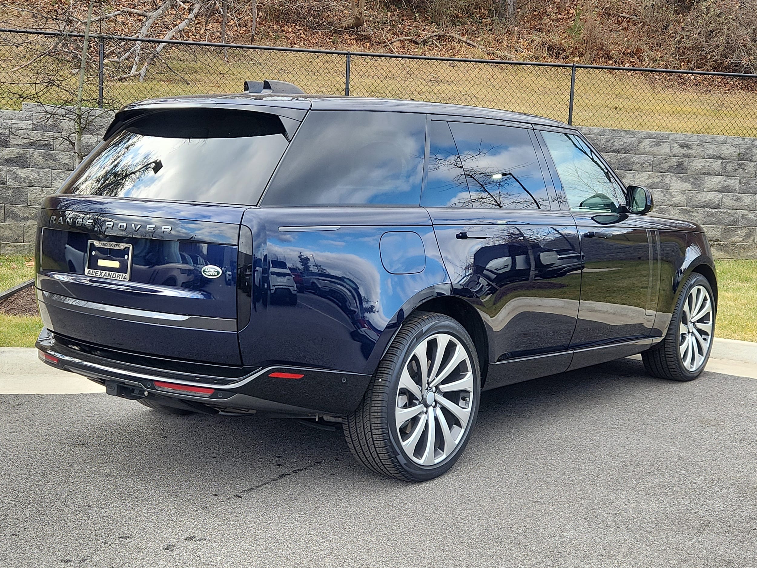 2023 Land Rover Range Rover SE's photo