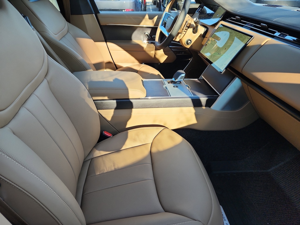 New 2026 Land Rover Range Rover SE SUV