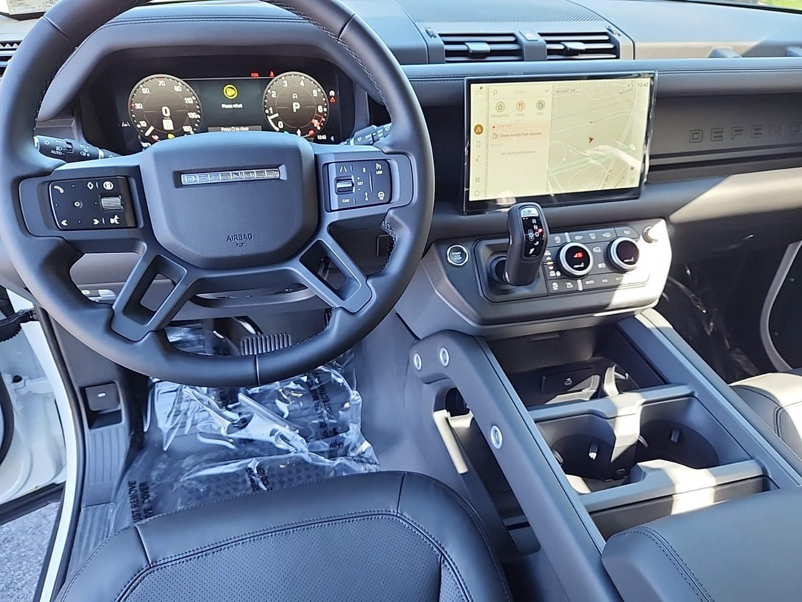 2025 Land Rover Defender 90 S photo 4