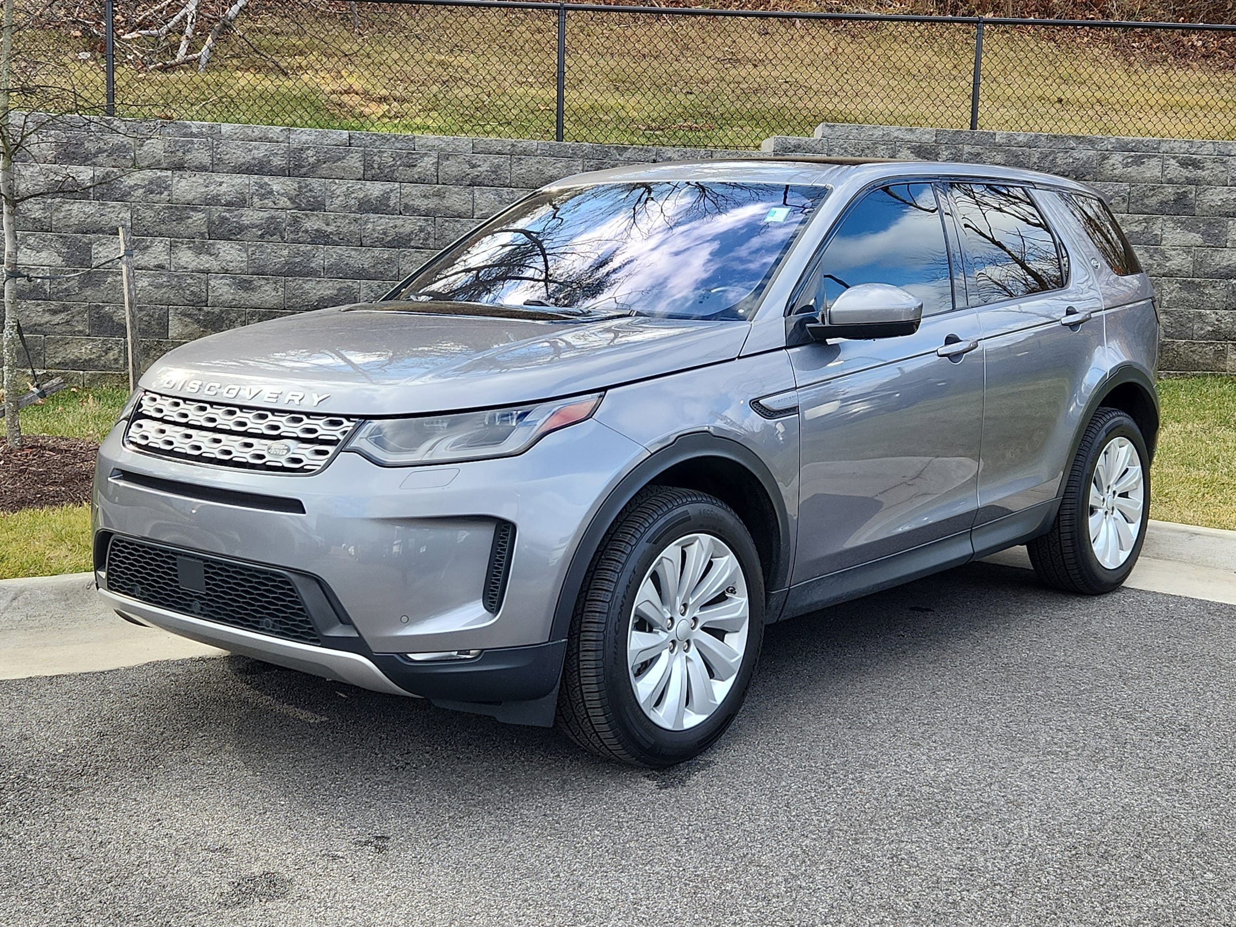 2020 Land Rover Discovery Sport SE's photo