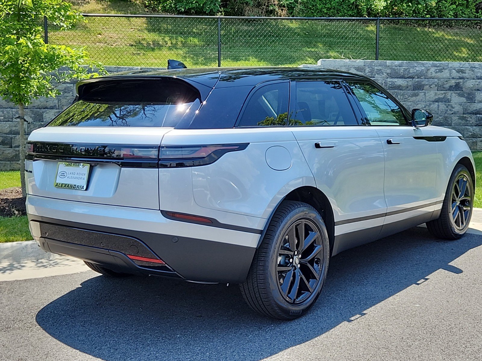 2025 Land Rover Range Rover Velar P250 S photo 2