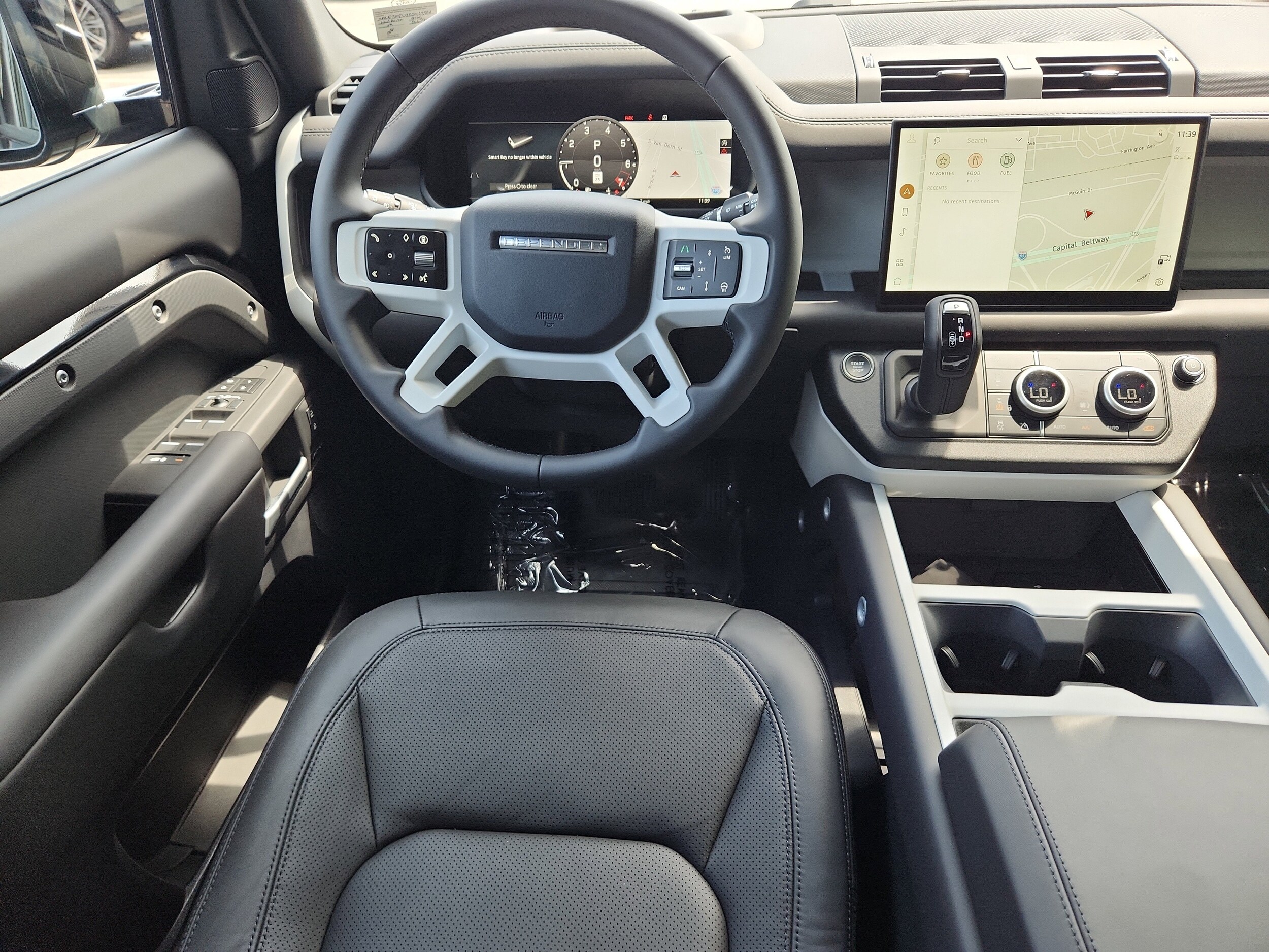 2025 Land Rover Defender 130 S photo 4