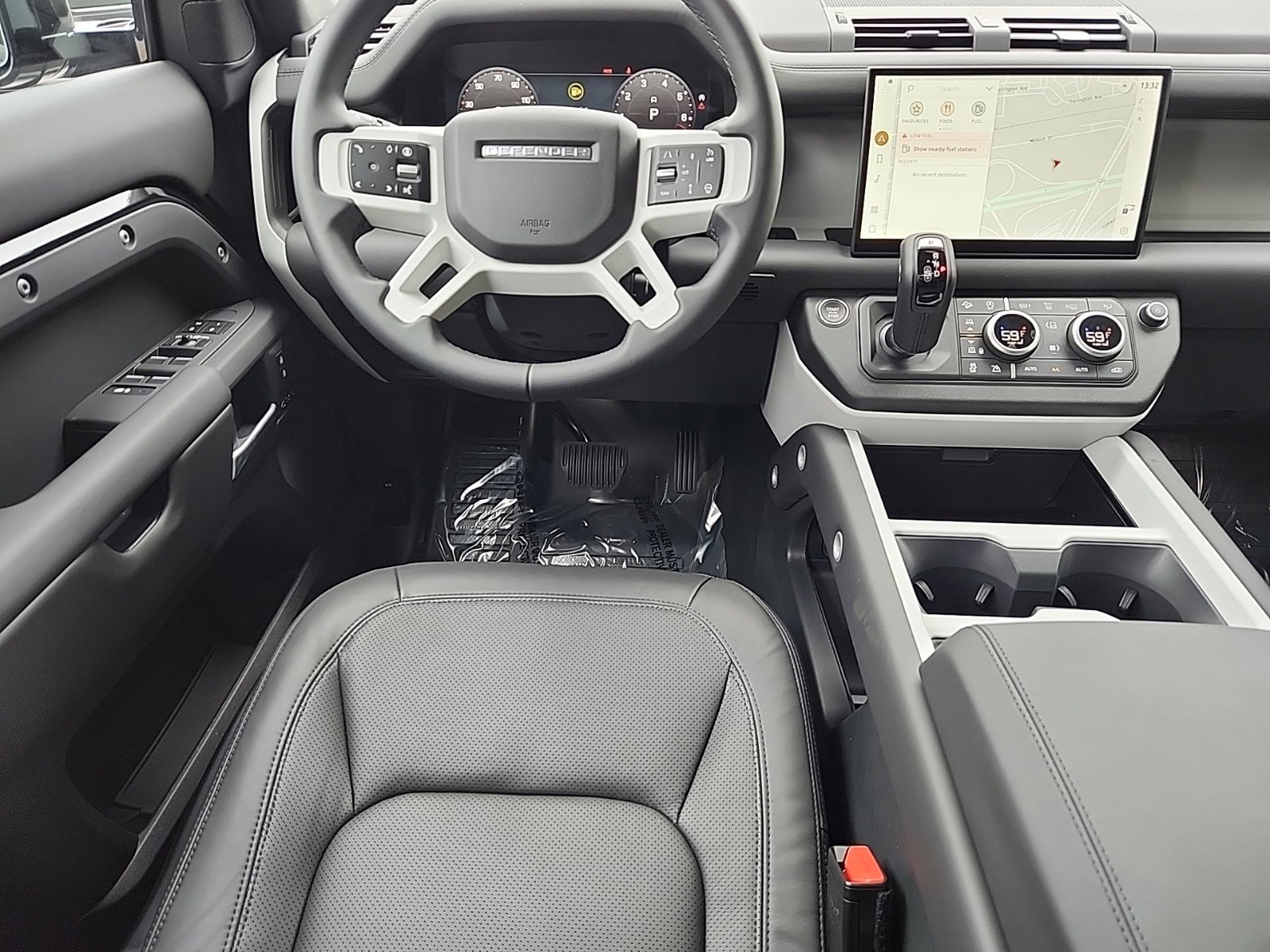 2025 Land Rover Defender 110 X-Dynamic SE photo 4