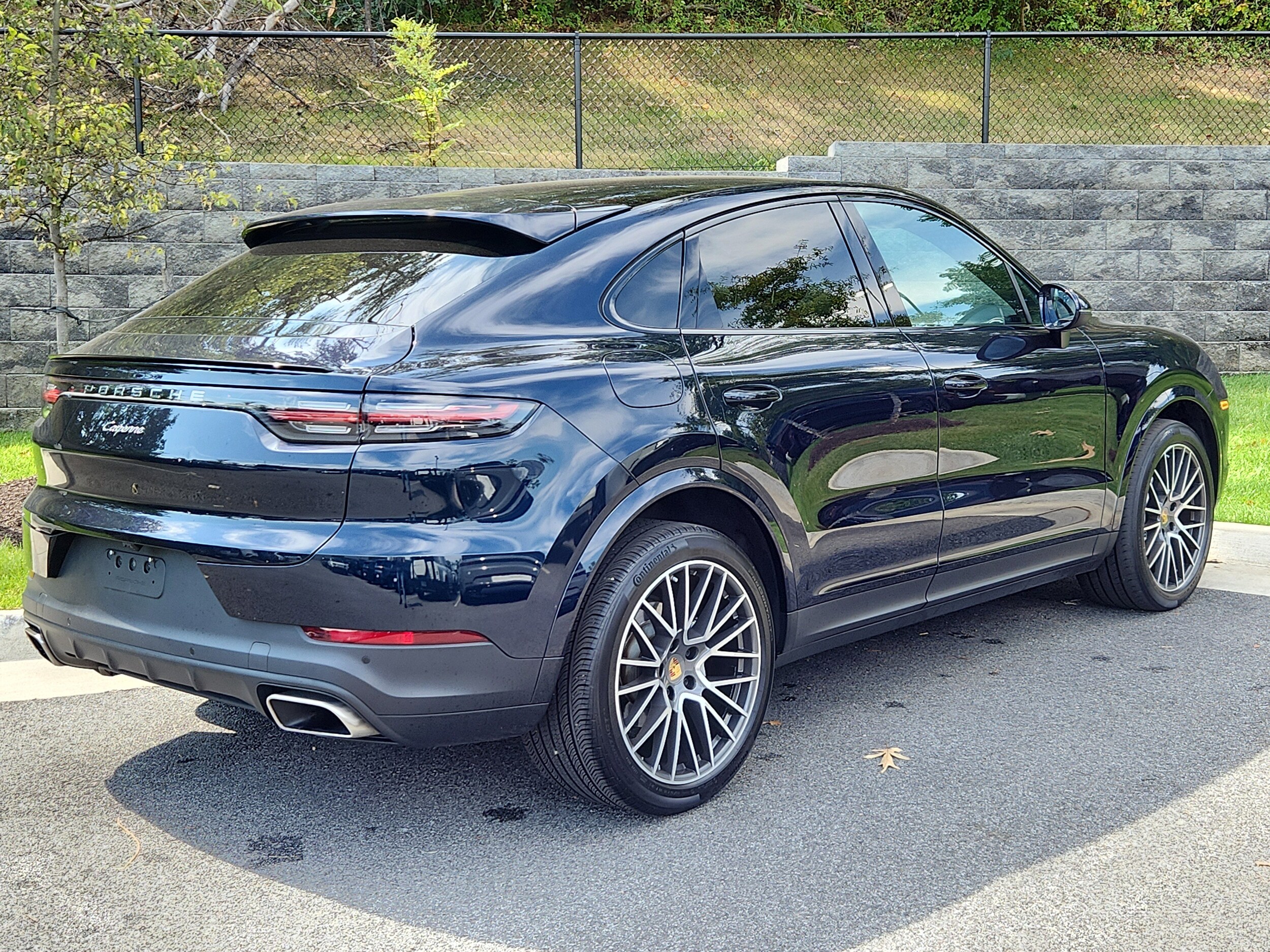 2022 Porsche Cayenne Coupe photo 2