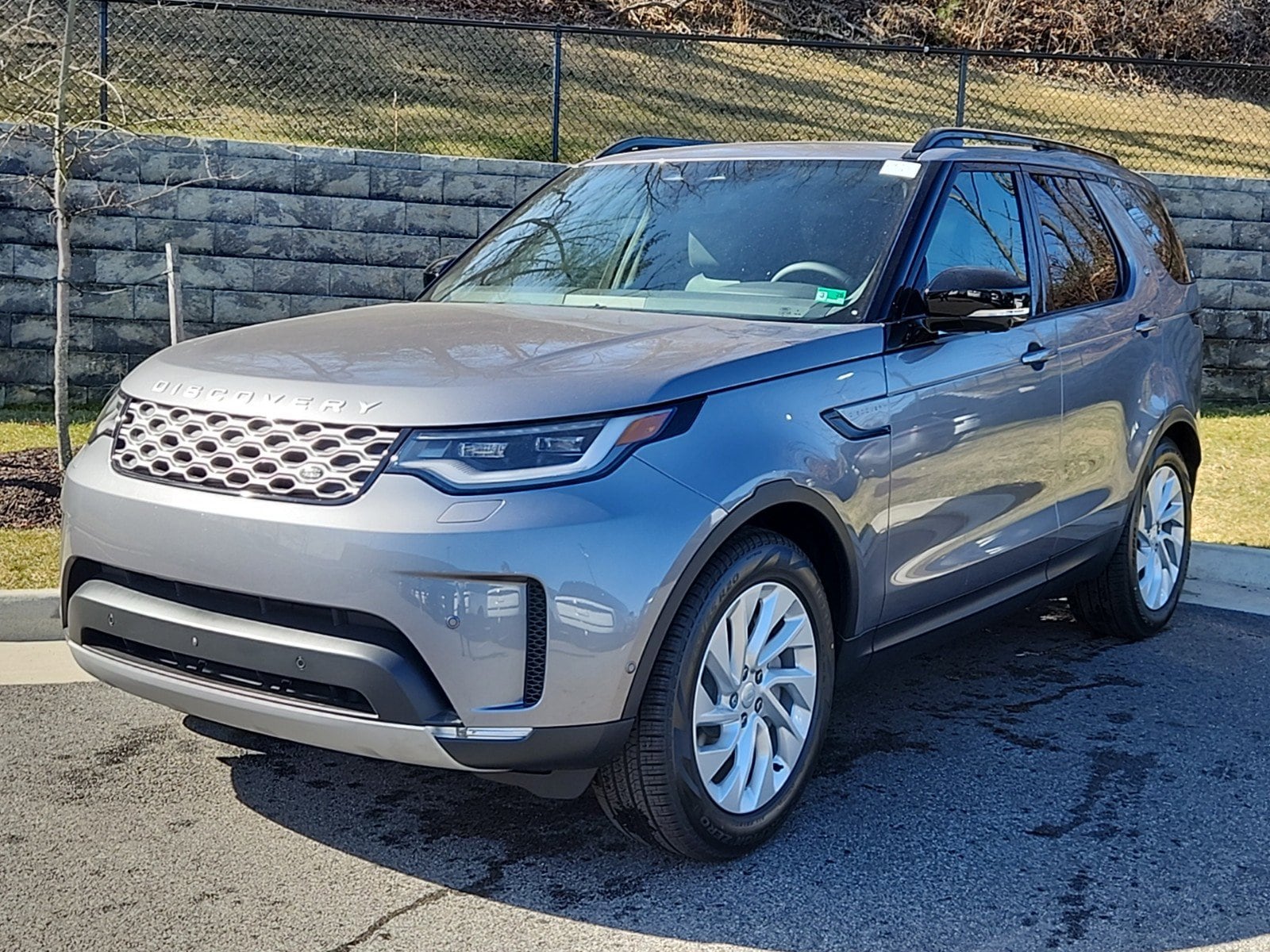 2025 Land Rover Discovery S's photo