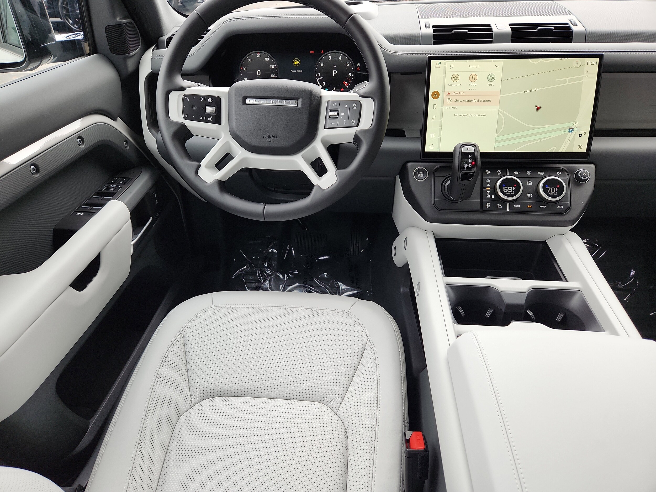 2026 Land Rover Defender 110 X-Dynamic SE photo 3