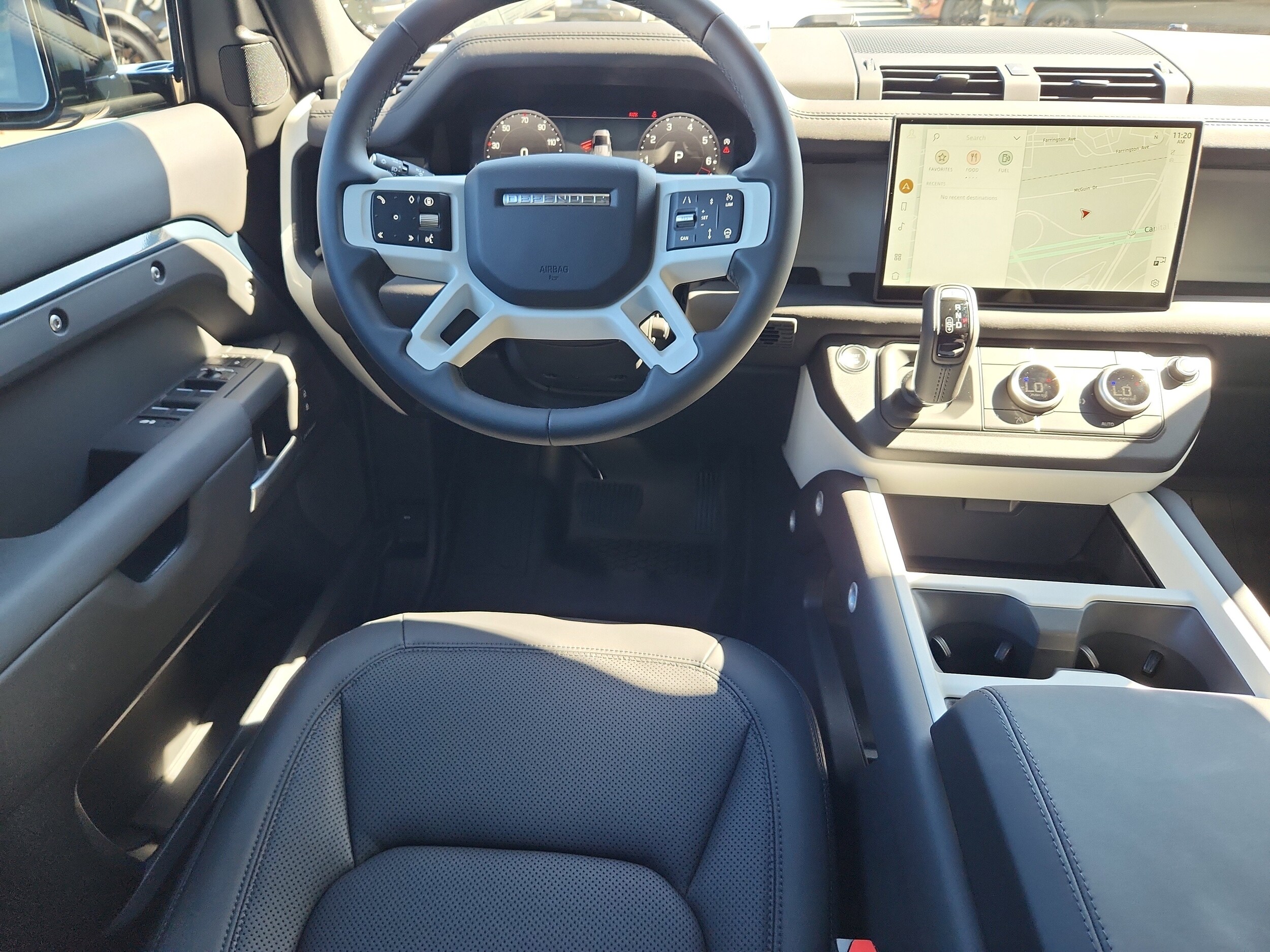 2025 Land Rover Defender 110 S photo 2