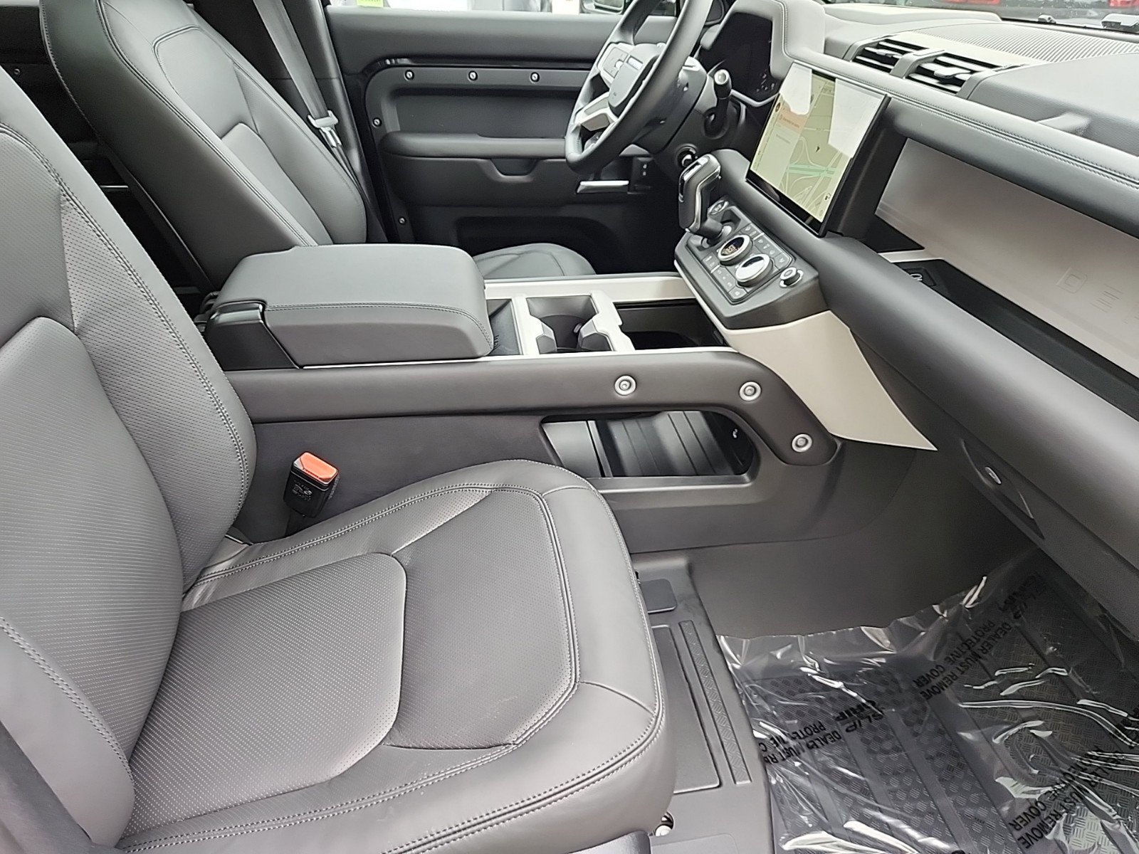 2025 Land Rover Defender 110 X-Dynamic SE photo 3