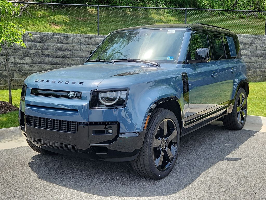 2026 Land Rover Defender 110 X-Dynamic SE P400's photo