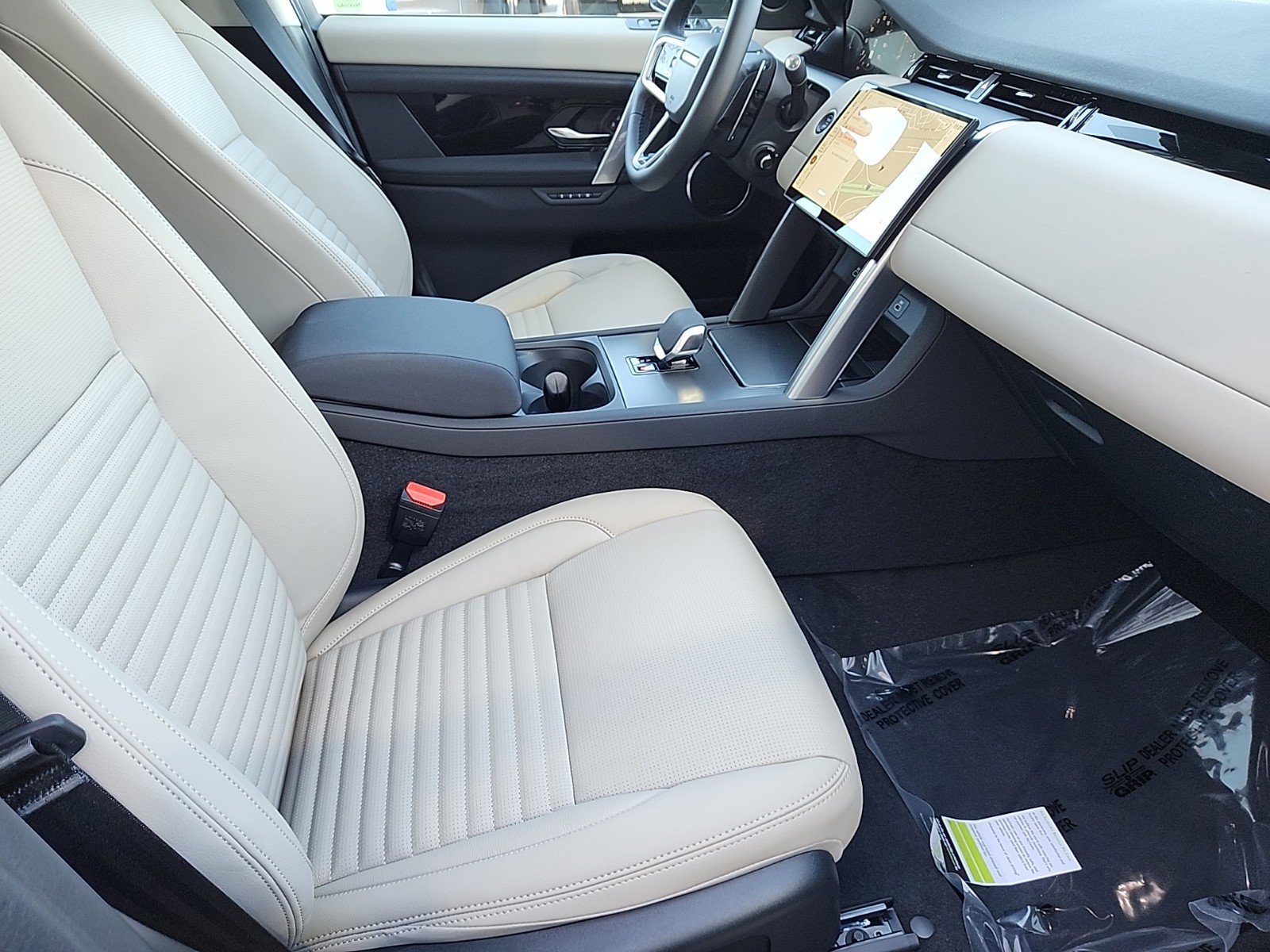 2025 Land Rover Discovery Sport S photo 3