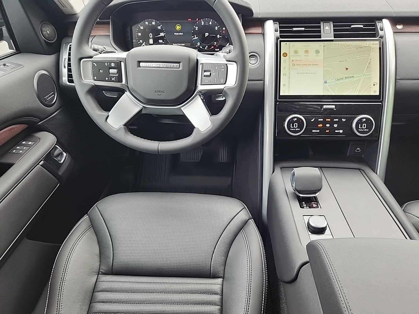 2024 Land Rover Discovery P300 S photo 2