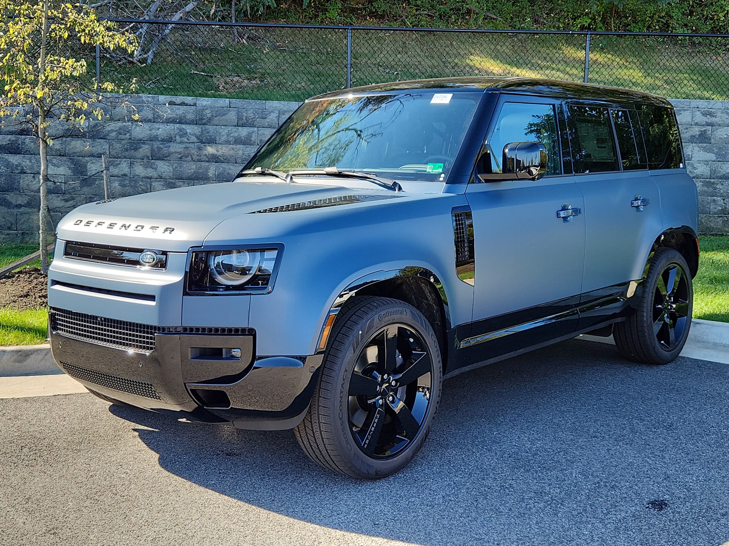 2026 Land Rover Defender X-Dynamic SE's photo