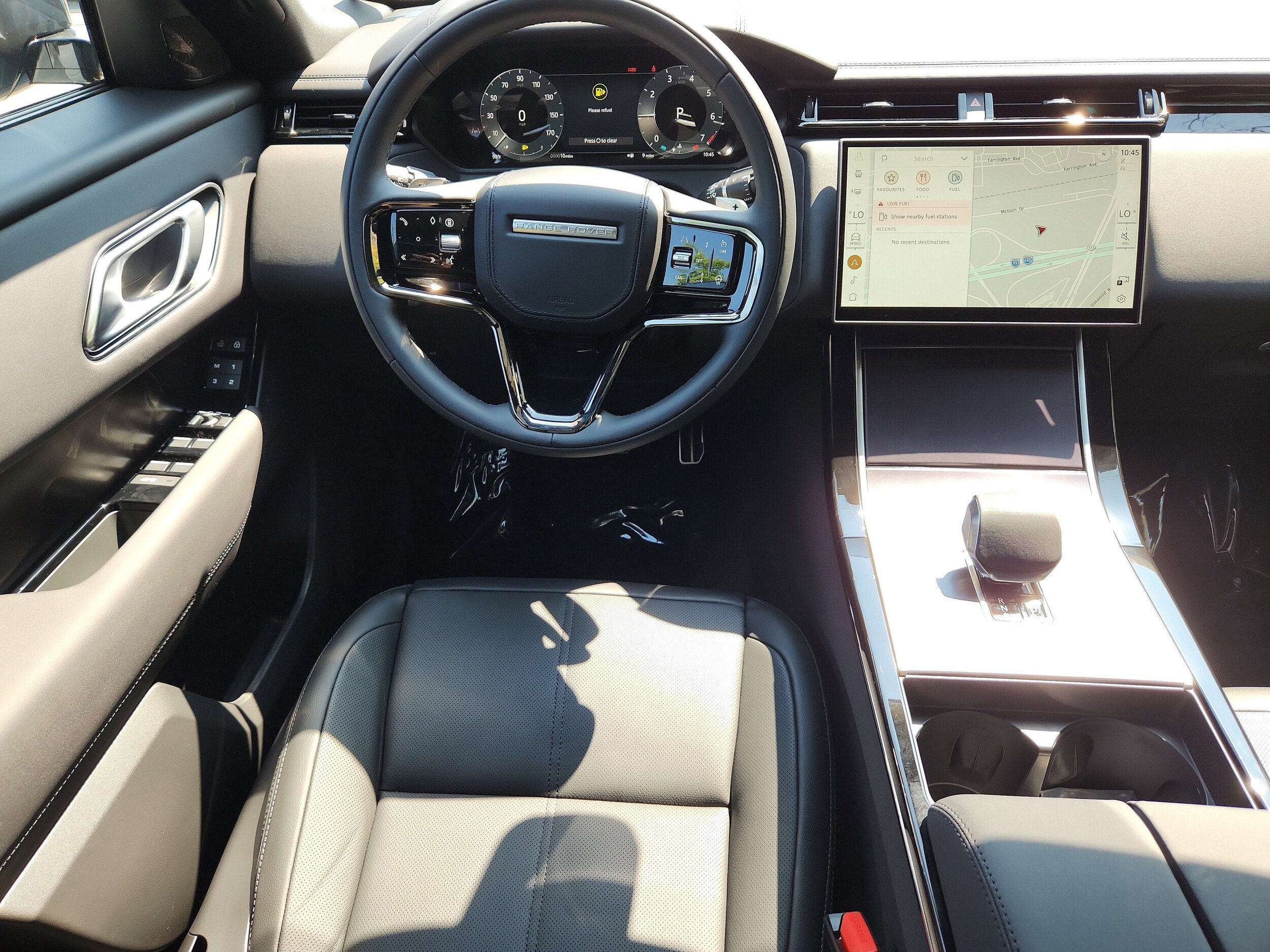 2026 Land Rover Range Rover Velar P250 Dynamic SE photo 4