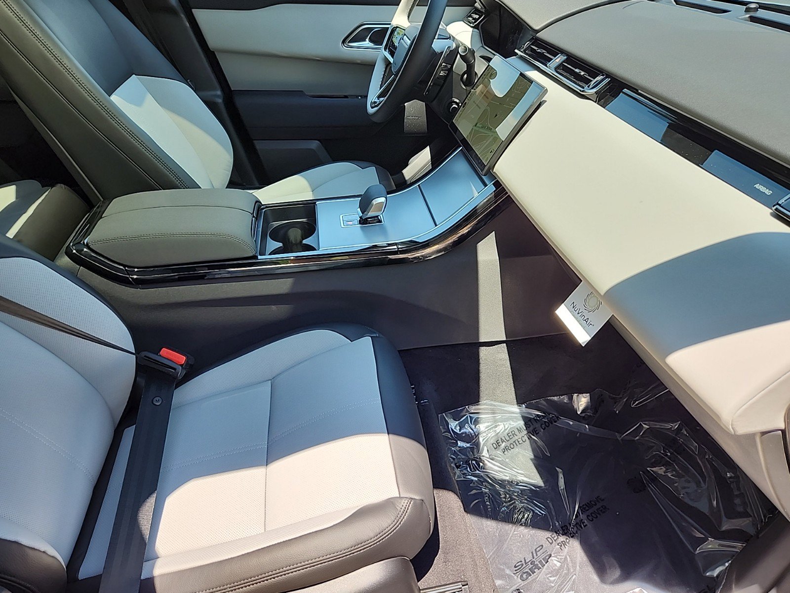 2025 Land Rover Range Rover Velar P250 S photo 3