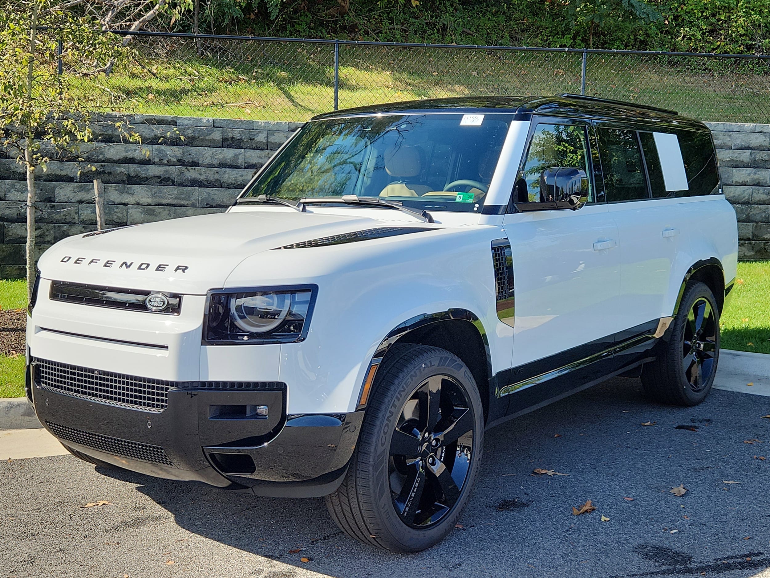 2026 Land Rover Defender V8's photo