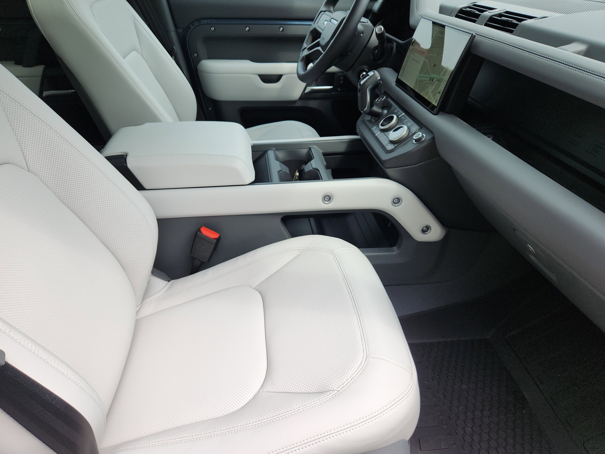 2025 Land Rover Defender 110 X-Dynamic SE photo 2