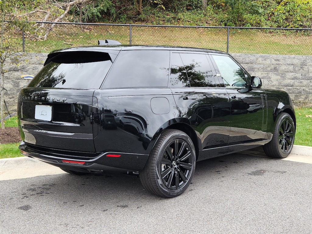 New 2025 Land Rover Range Rover SE P400 SE SWB